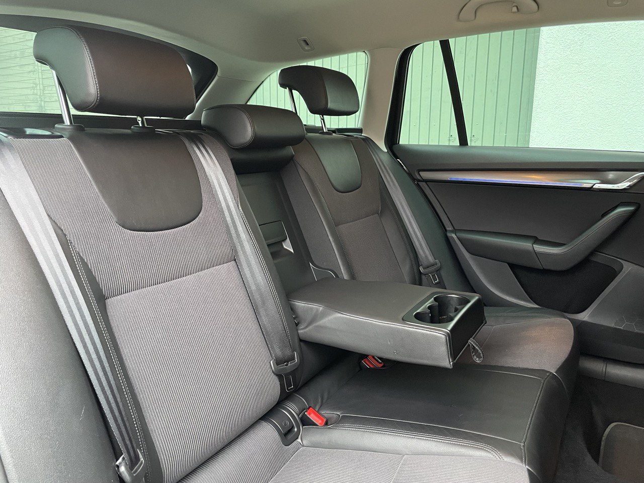 SKODA Octavia Combi 2.0 TDI Style DSG-image-8