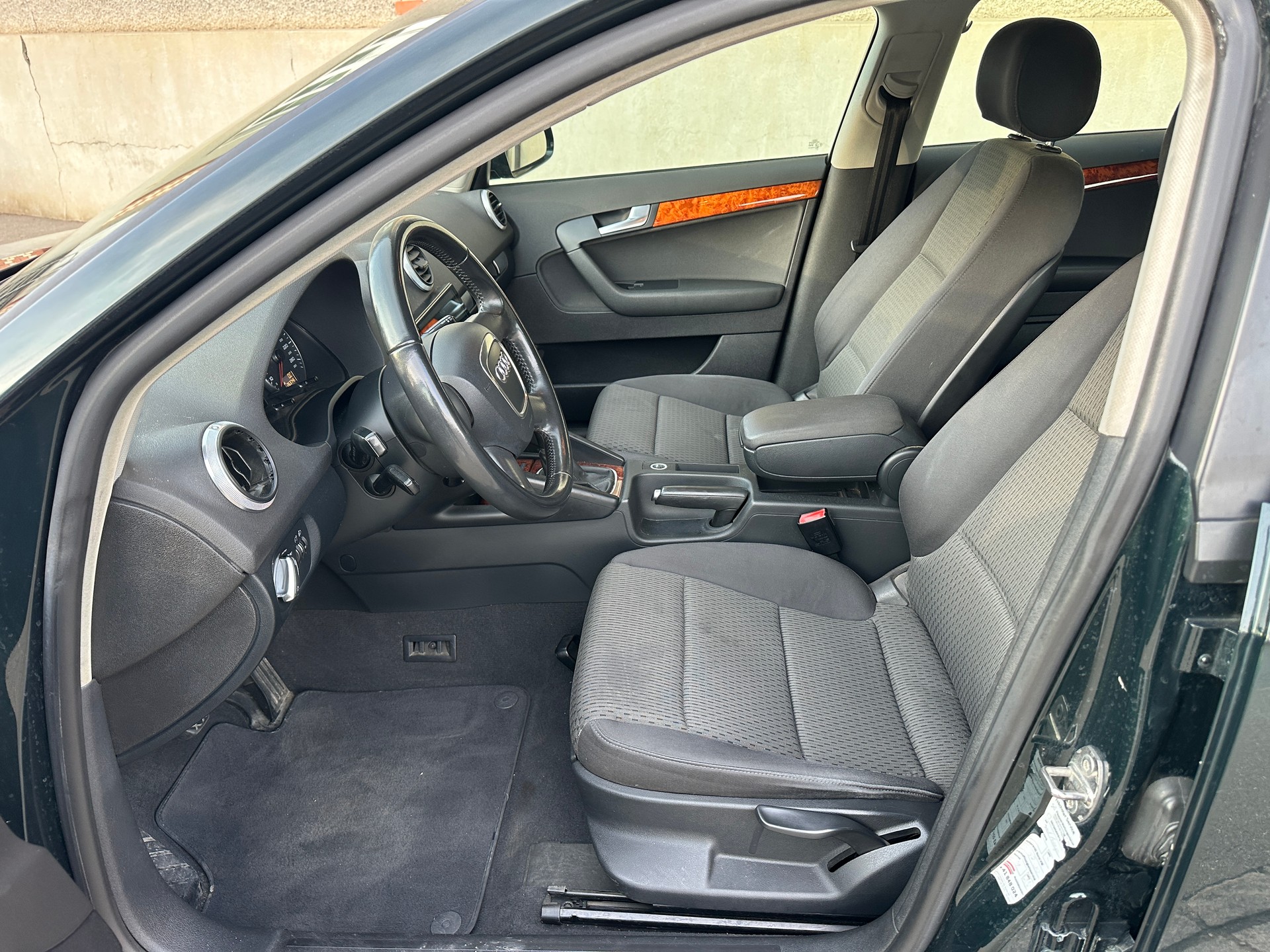 AUDI A3 Sportback 2.0 TDI Ambiente-image-9