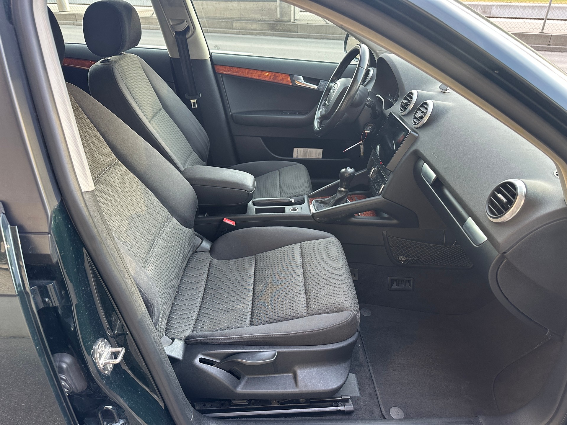 AUDI A3 Sportback 2.0 TDI Ambiente-image-12