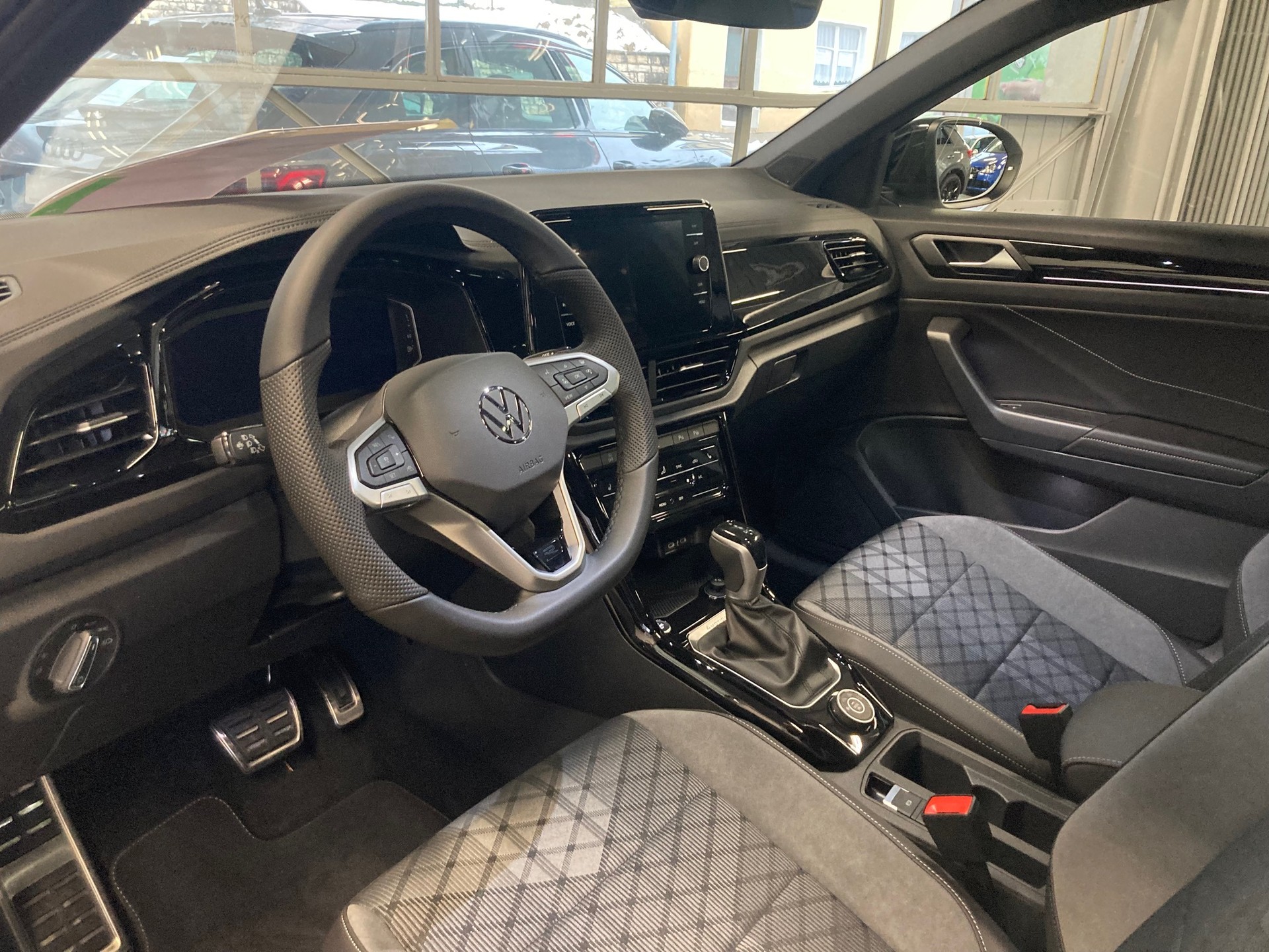 VW T-Roc 2.0 TSI R-Line DSG 4Motion-image-8