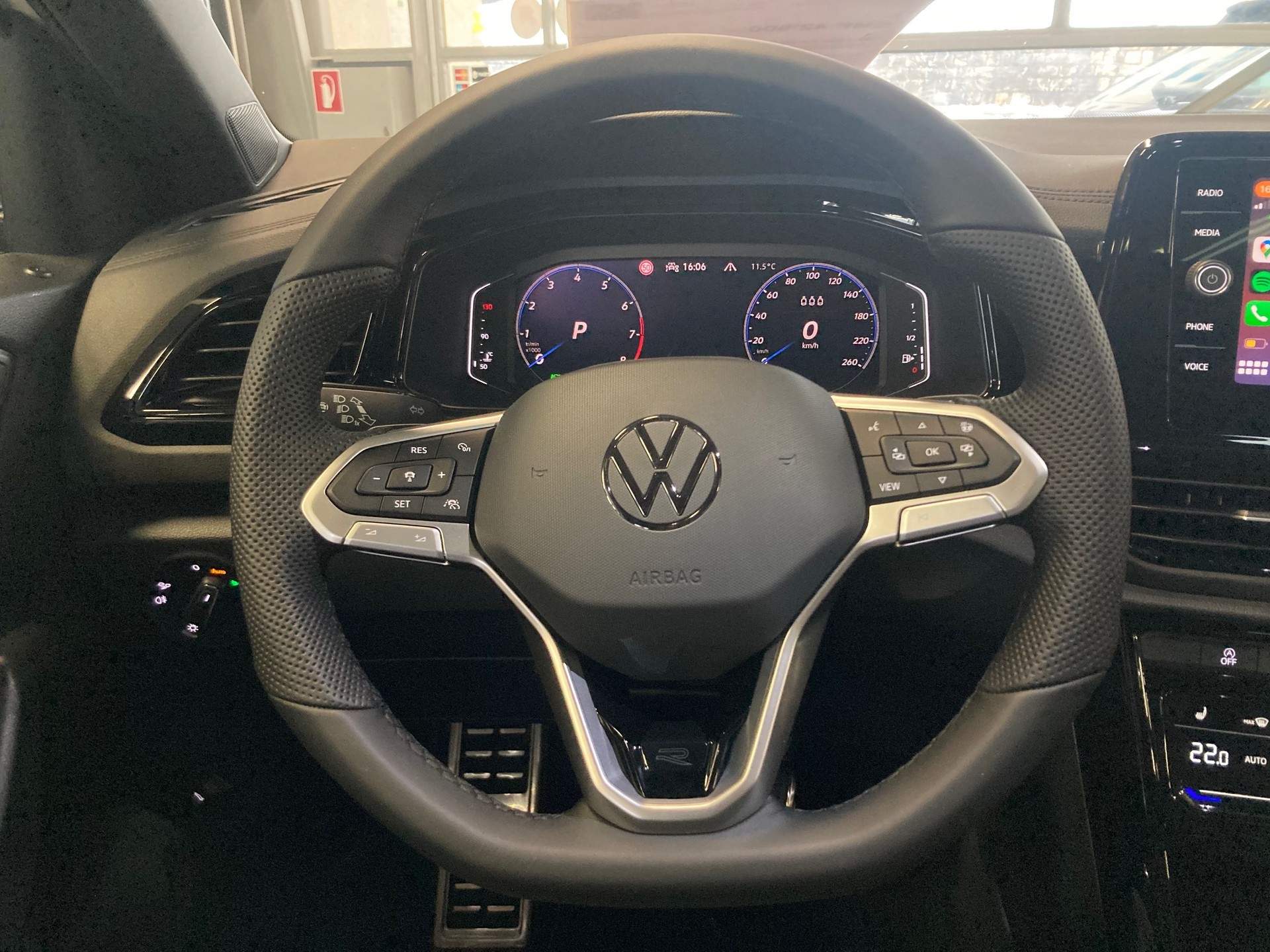 VW T-Roc 2.0 TSI R-Line DSG 4Motion-image-10