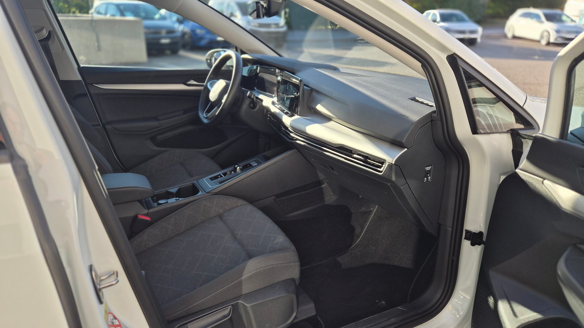 VW Golf 1.0 eTSI mHEV ACTLife DSG-image-13