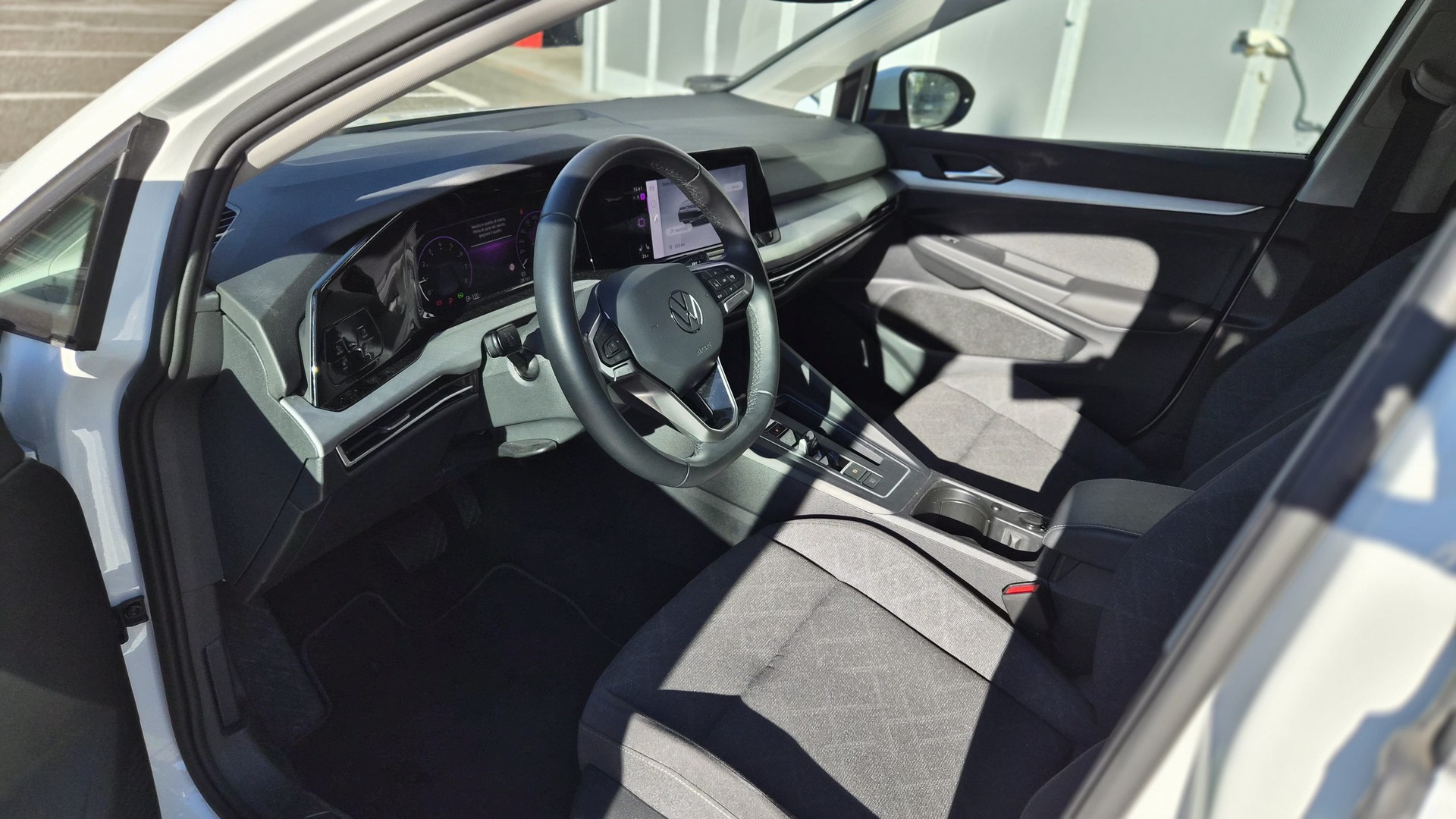 VW Golf 1.0 eTSI mHEV ACTLife DSG-image-12