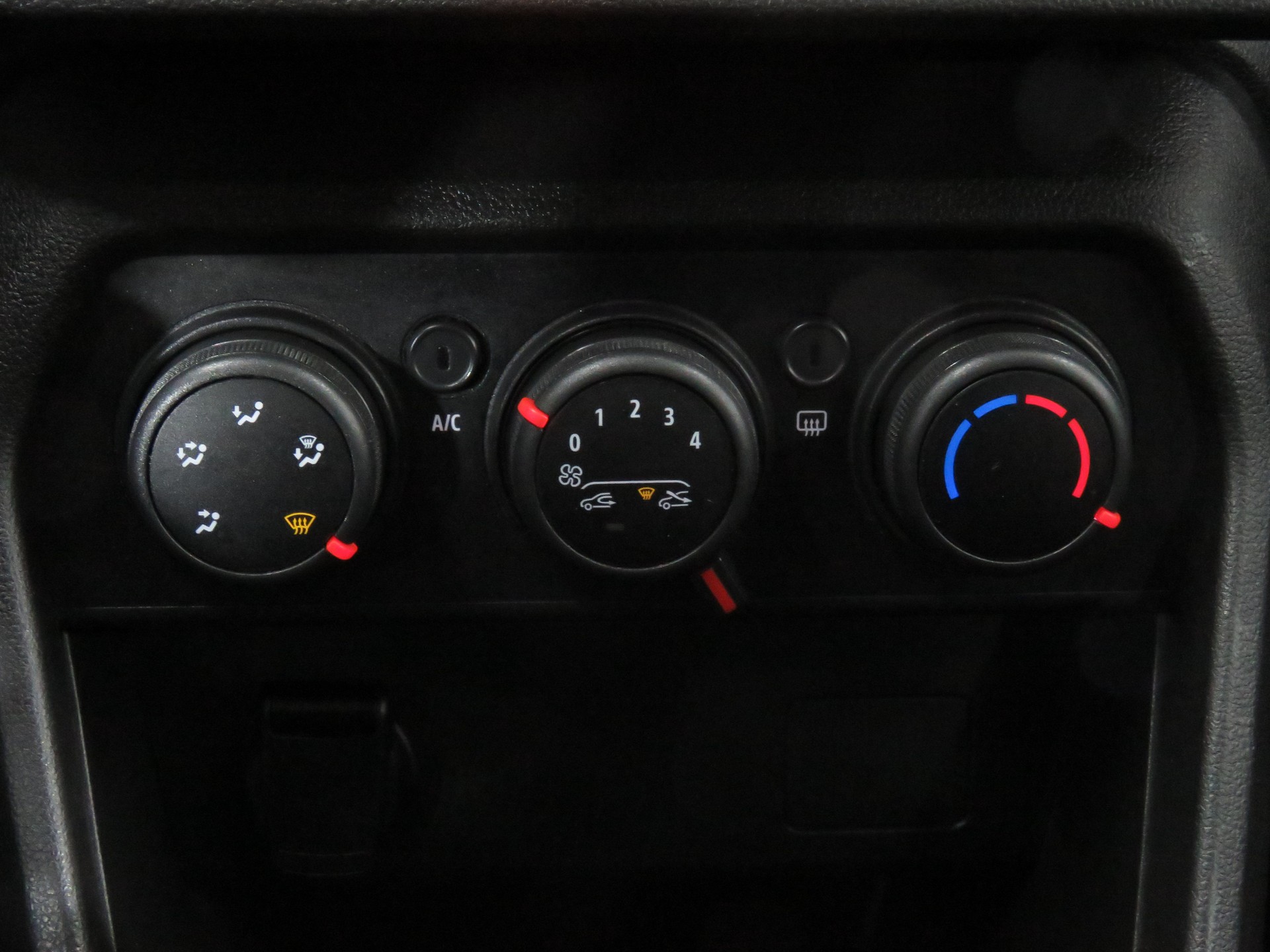 DACIA Sandero SCe 65 Essential-image-15