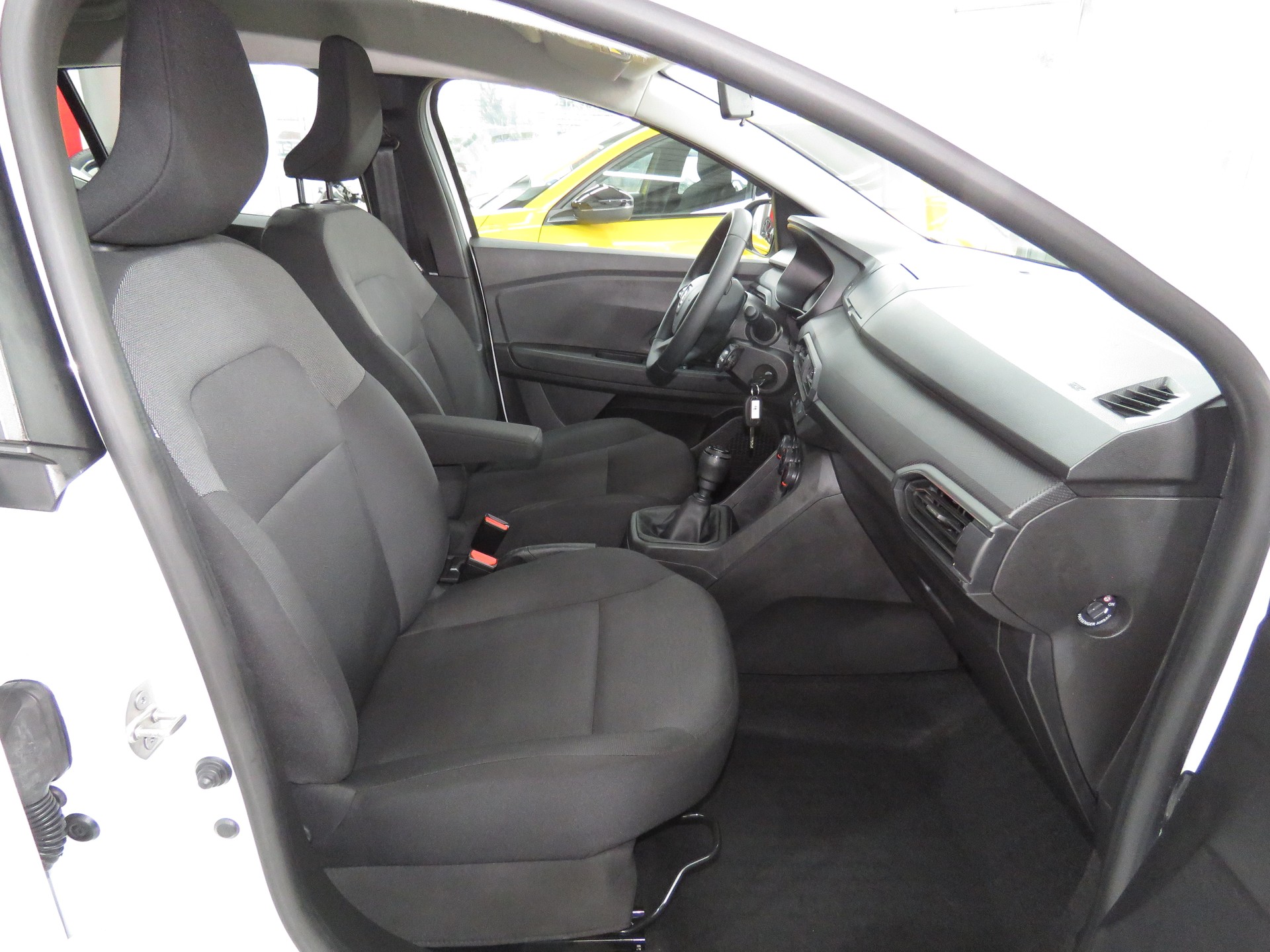 DACIA Sandero SCe 65 Essential-image-11