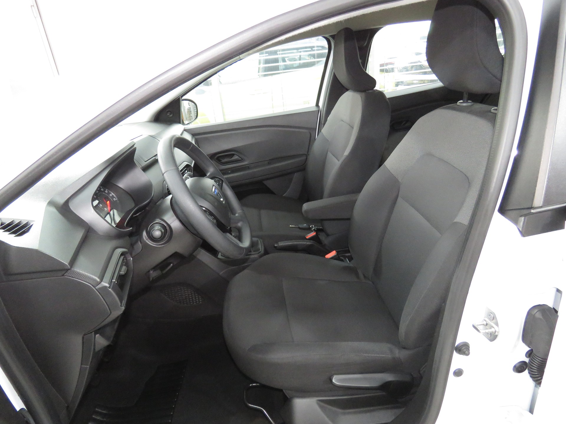 DACIA Sandero SCe 65 Essential-image-7