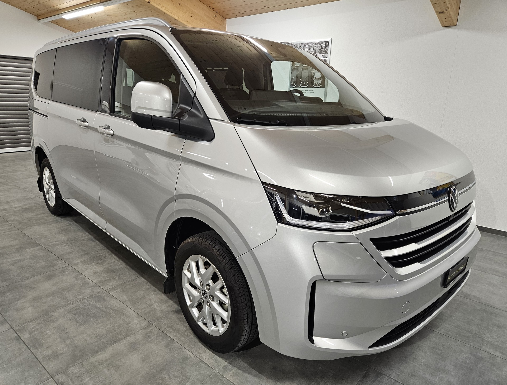 VW Caravelle BEV Style mit 2 Schiebetüren und 8 Sitzplätzen-image-0