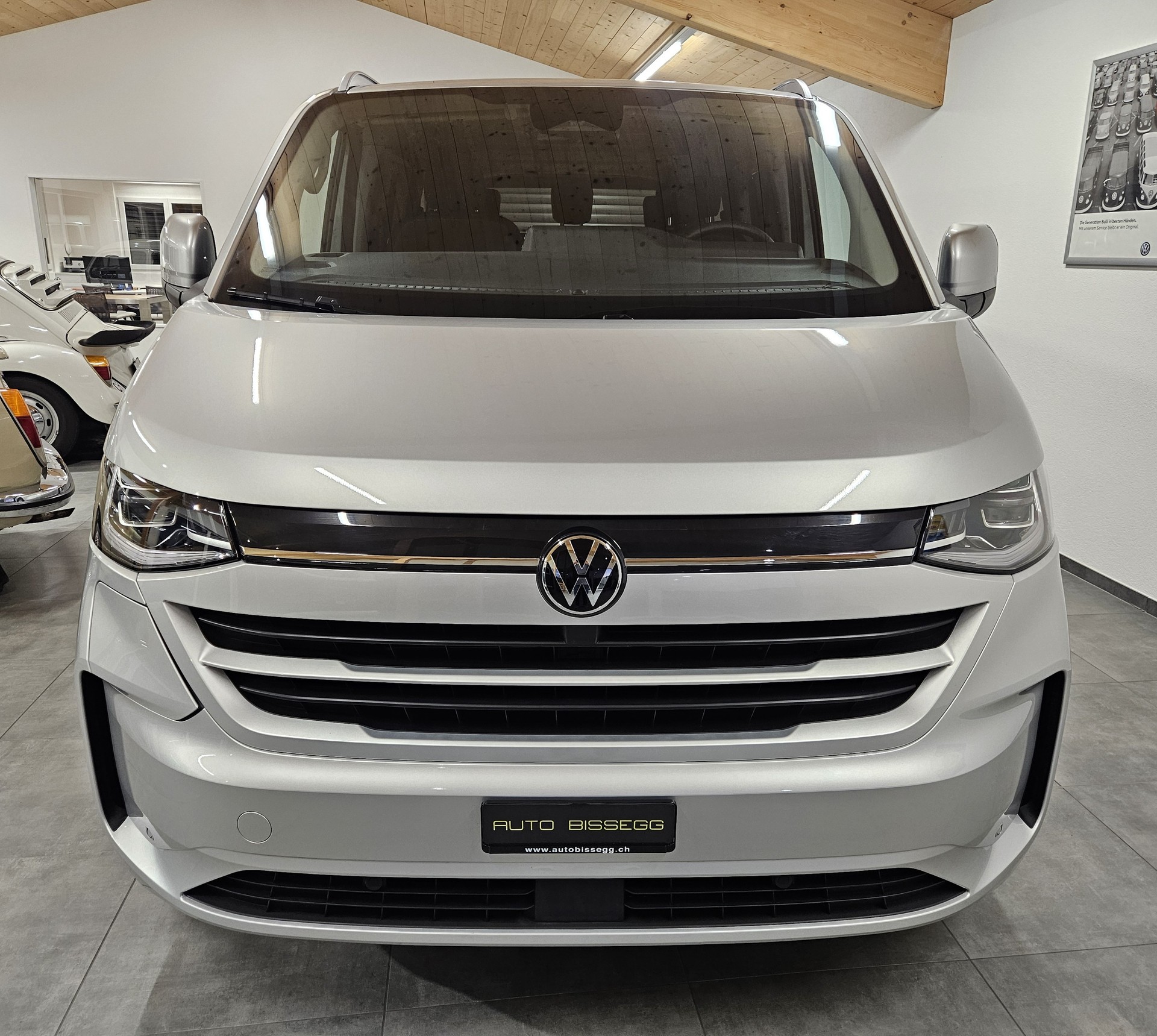 VW Caravelle BEV Style mit 2 Schiebetüren und 8 Sitzplätzen-image-1