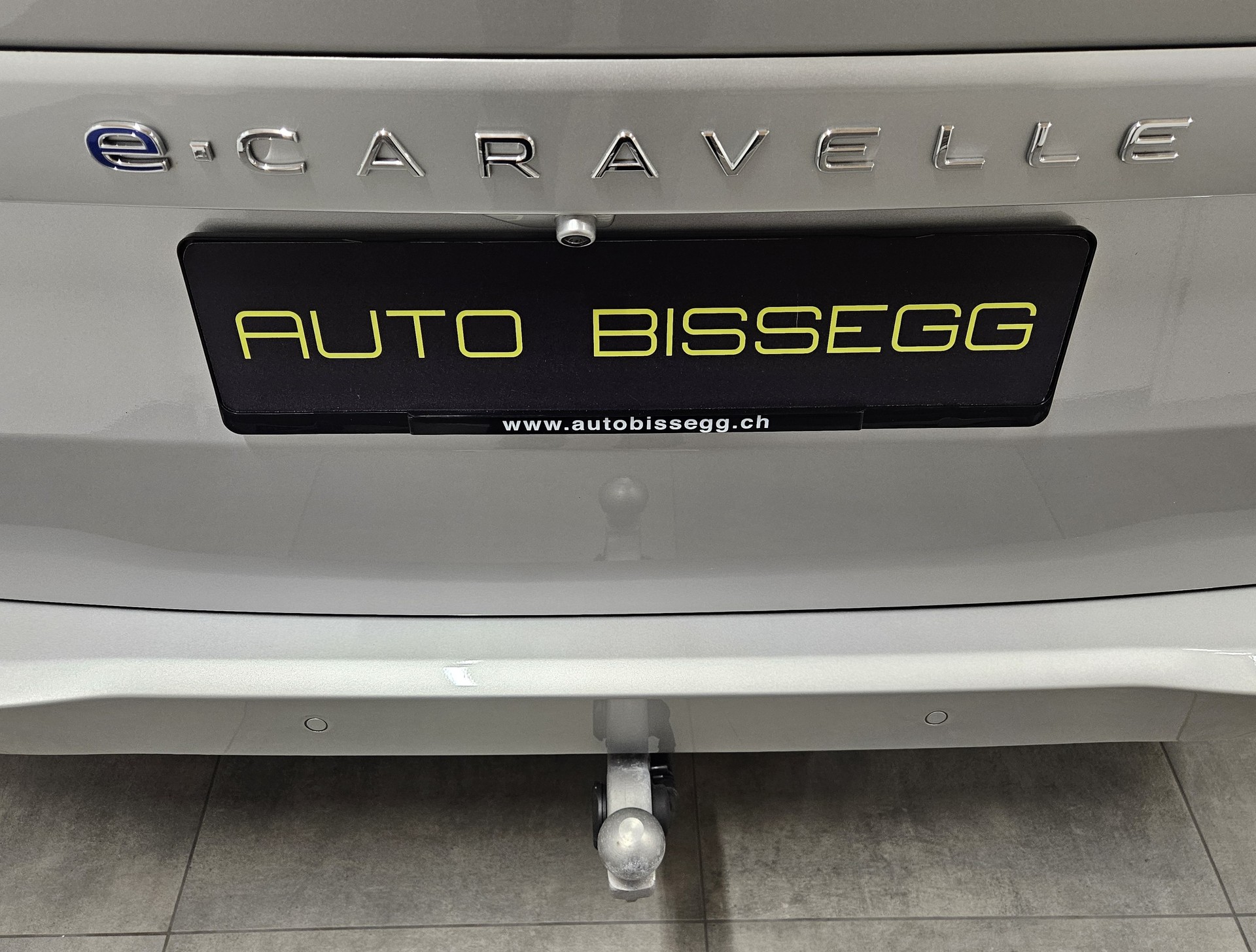 VW Caravelle BEV Style mit 2 Schiebetüren und 8 Sitzplätzen-image-7