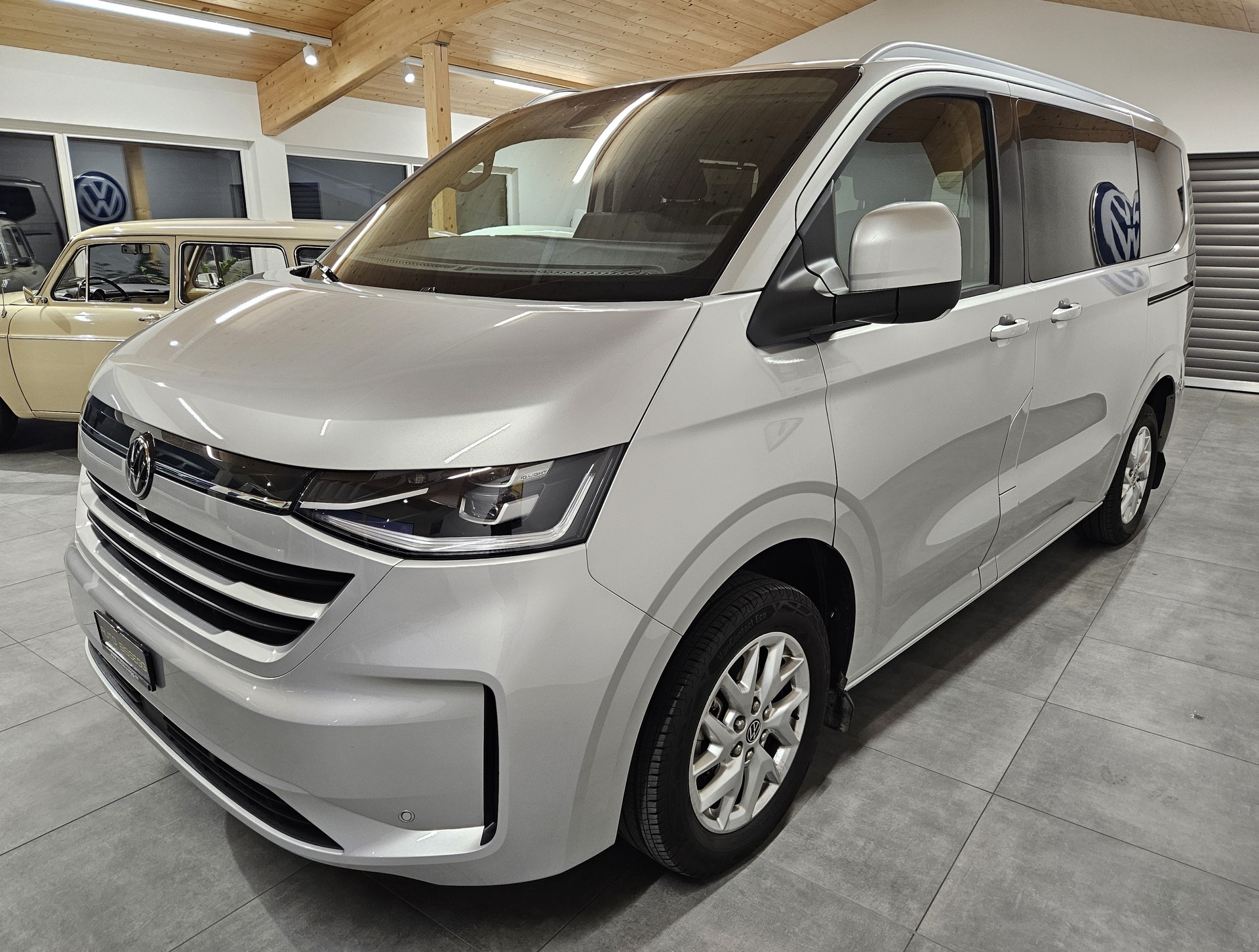 VW Caravelle BEV Style mit 2 Schiebetüren und 8 Sitzplätzen-image-2