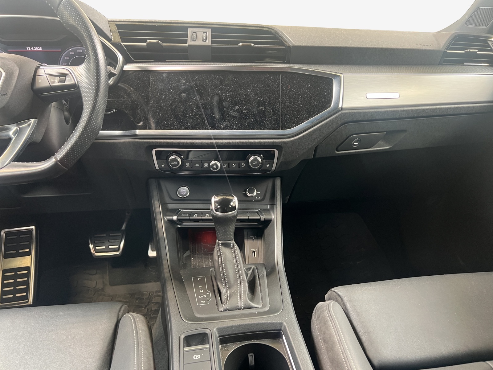 AUDI Q3 35 TDI Attraction quattro S-tronic-image-10