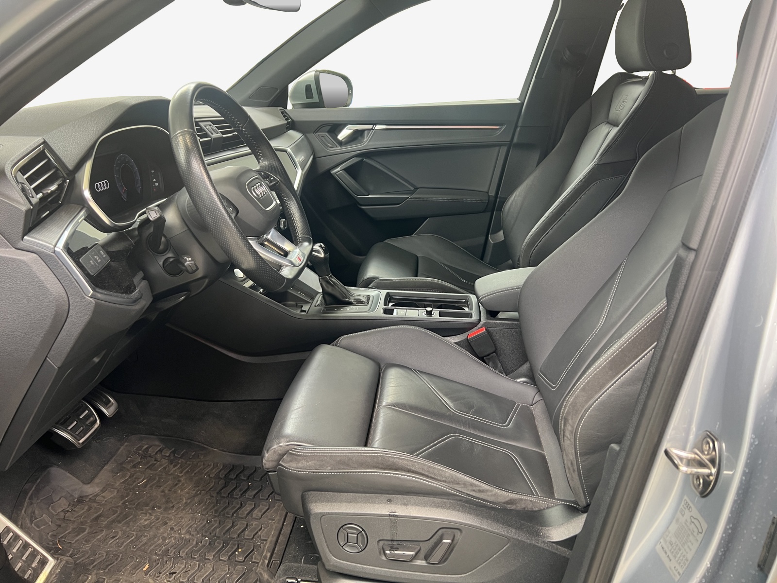 AUDI Q3 35 TDI Attraction quattro S-tronic-image-7