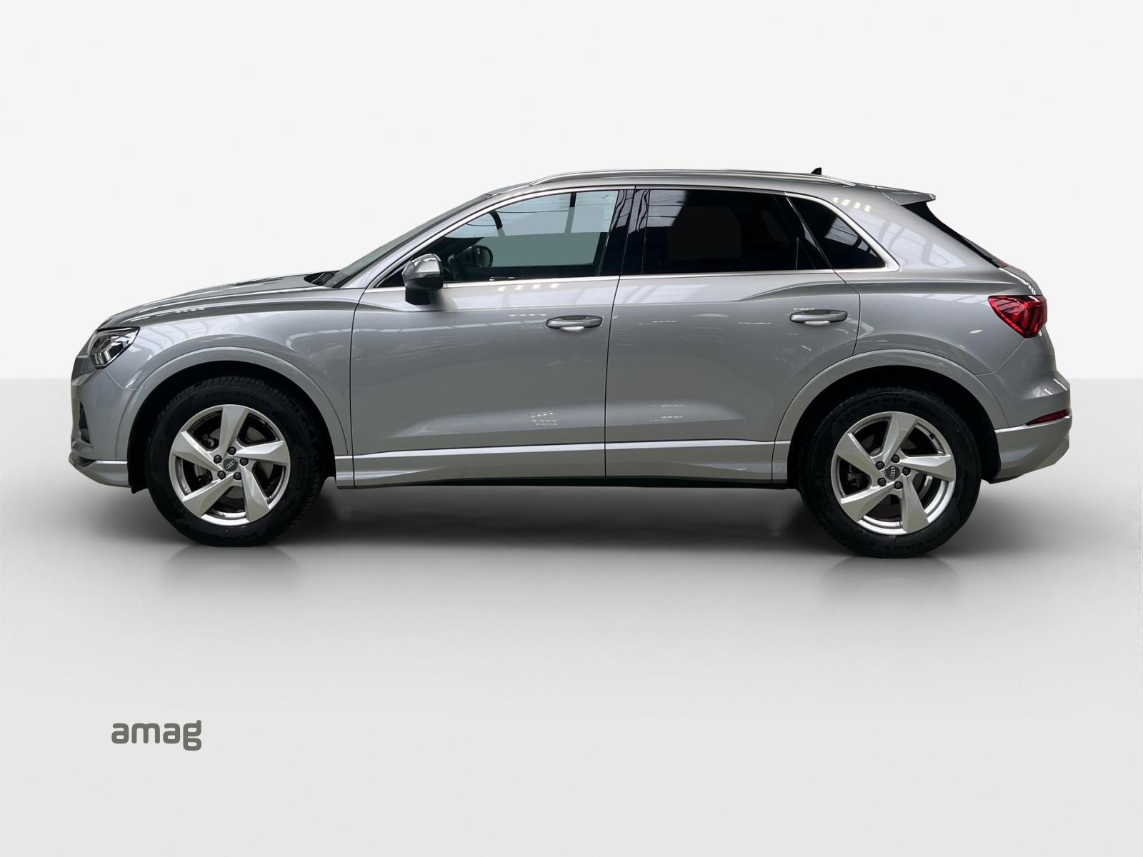 AUDI Q3 35 TDI Attraction quattro S-tronic-image-1