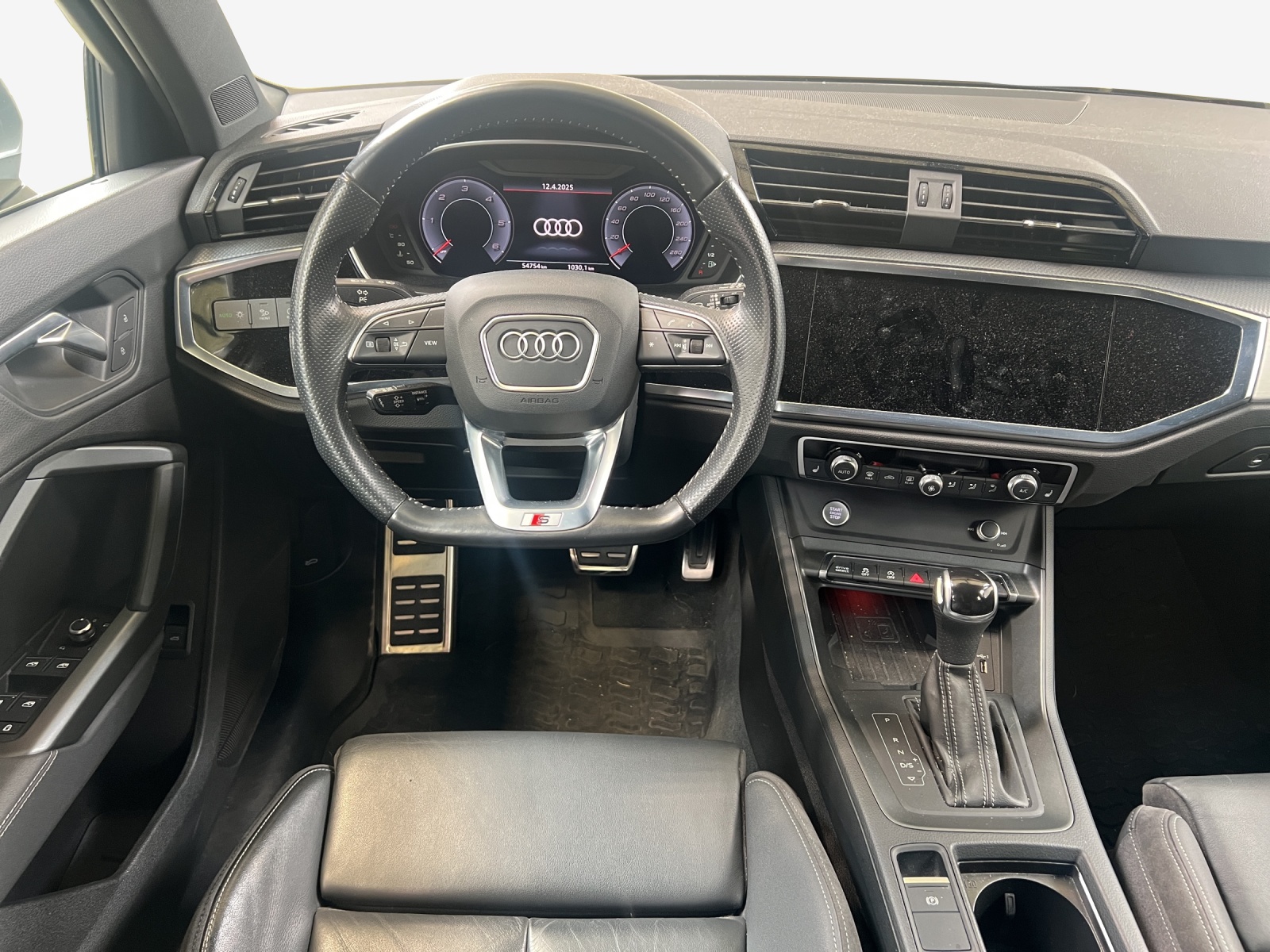AUDI Q3 35 TDI Attraction quattro S-tronic-image-8