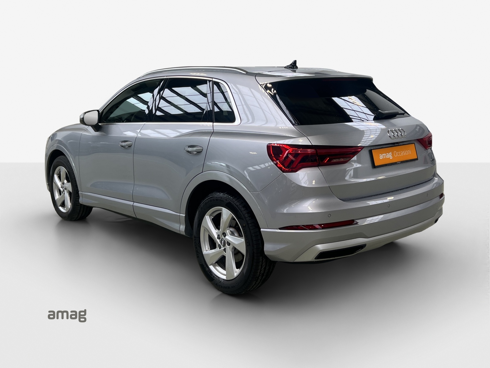 AUDI Q3 35 TDI Attraction quattro S-tronic-image-2