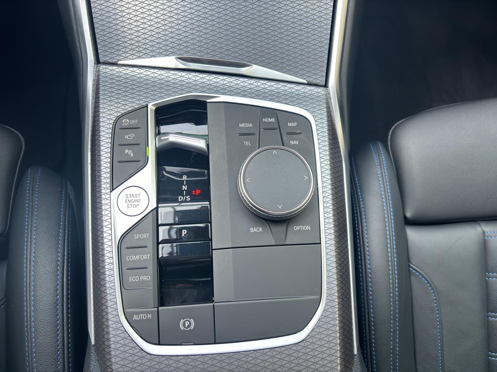 BMW 320d xDrive SAG Touring-image-8
