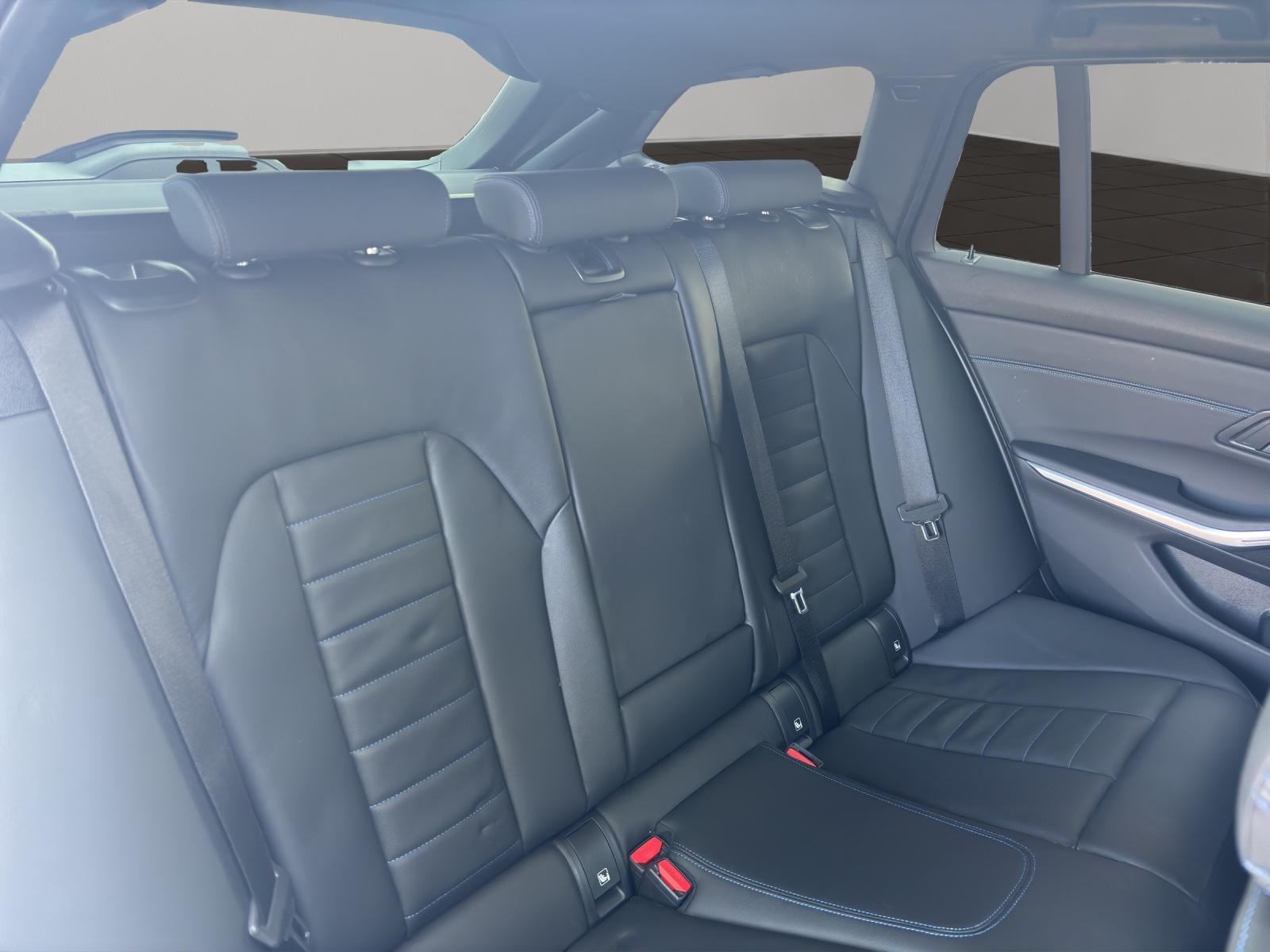 BMW 320d xDrive SAG Touring-image-11