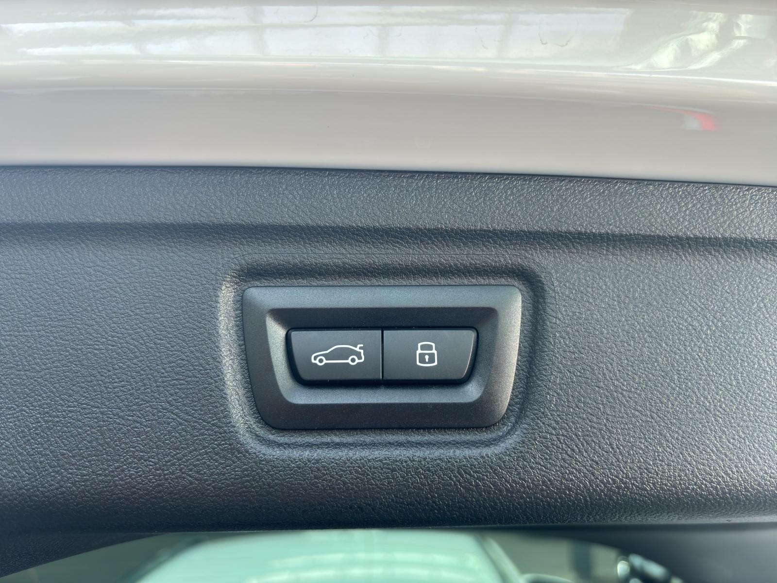 BMW 320d xDrive SAG Touring-image-24