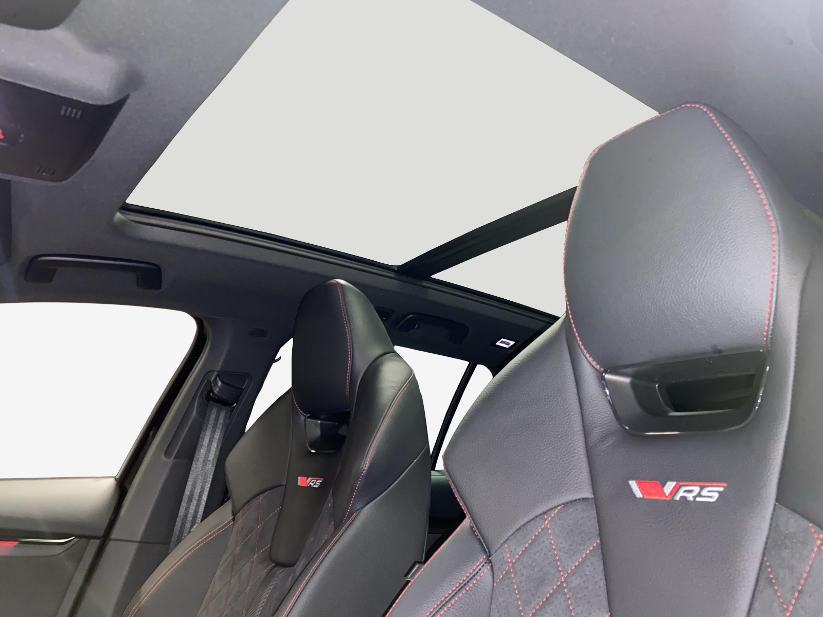 SKODA Octavia Combi 2.0 TSI DSG RS-image-15