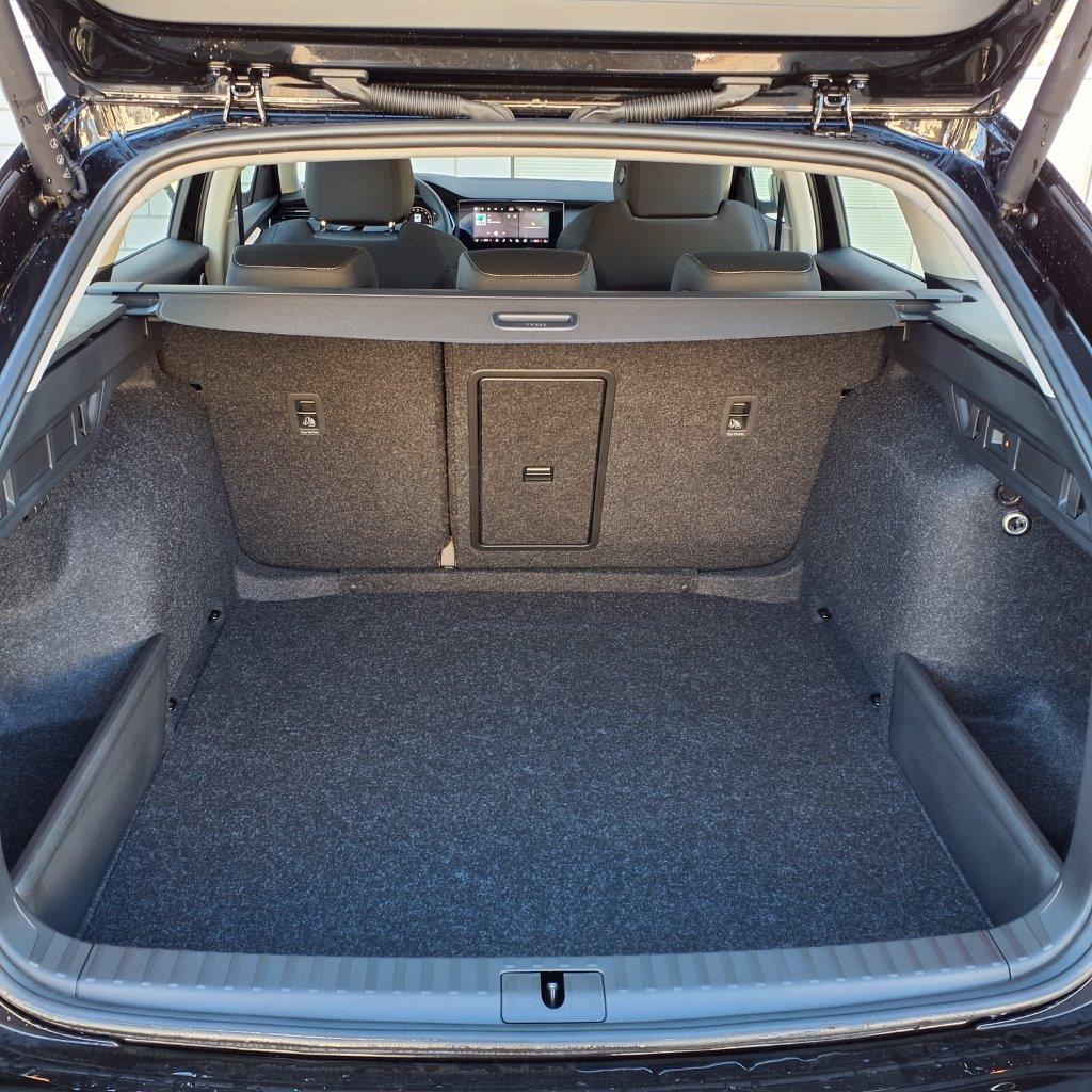 SKODA Octavia Combi 1.5 TSI Selection DSG-image-14