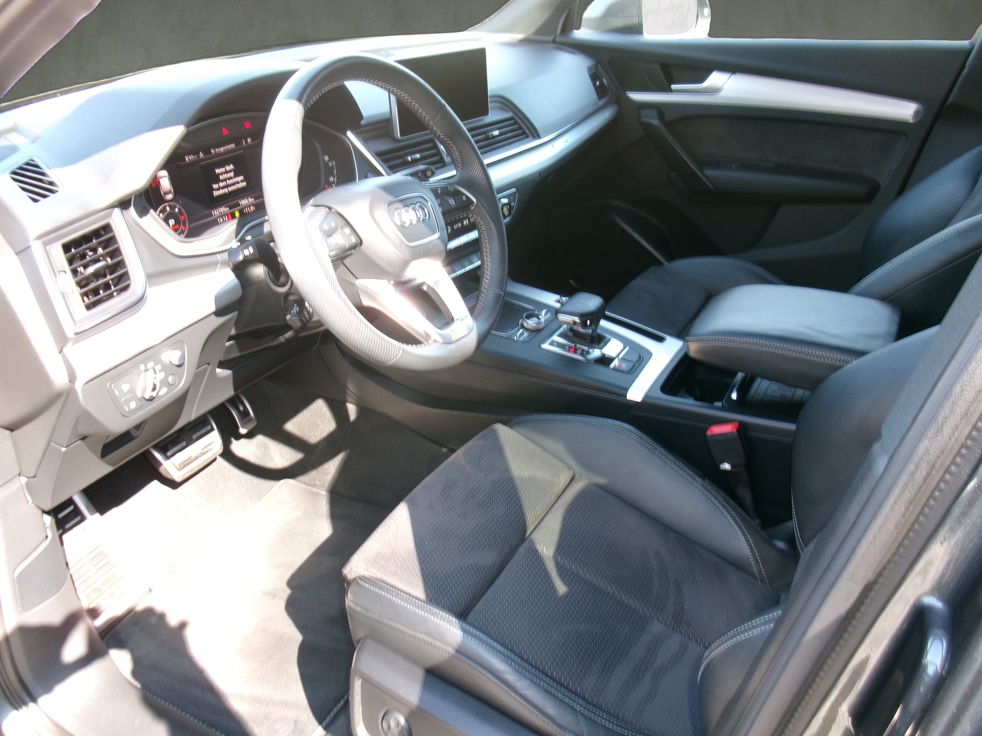 AUDI Q5 2.0 TDI sport quattro S-tronic-image-2