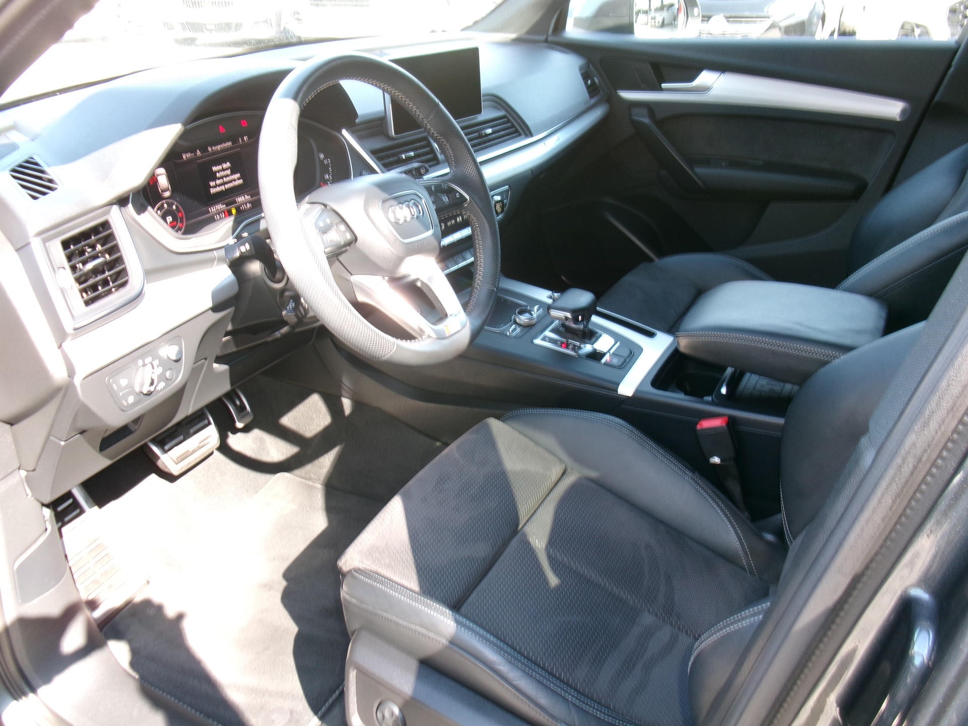 AUDI Q5 2.0 TDI sport quattro S-tronic-showroom-element-2