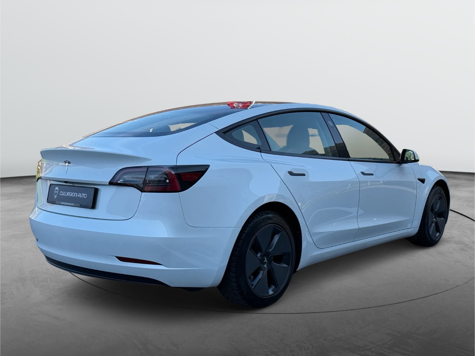 TESLA Model 3-image-4