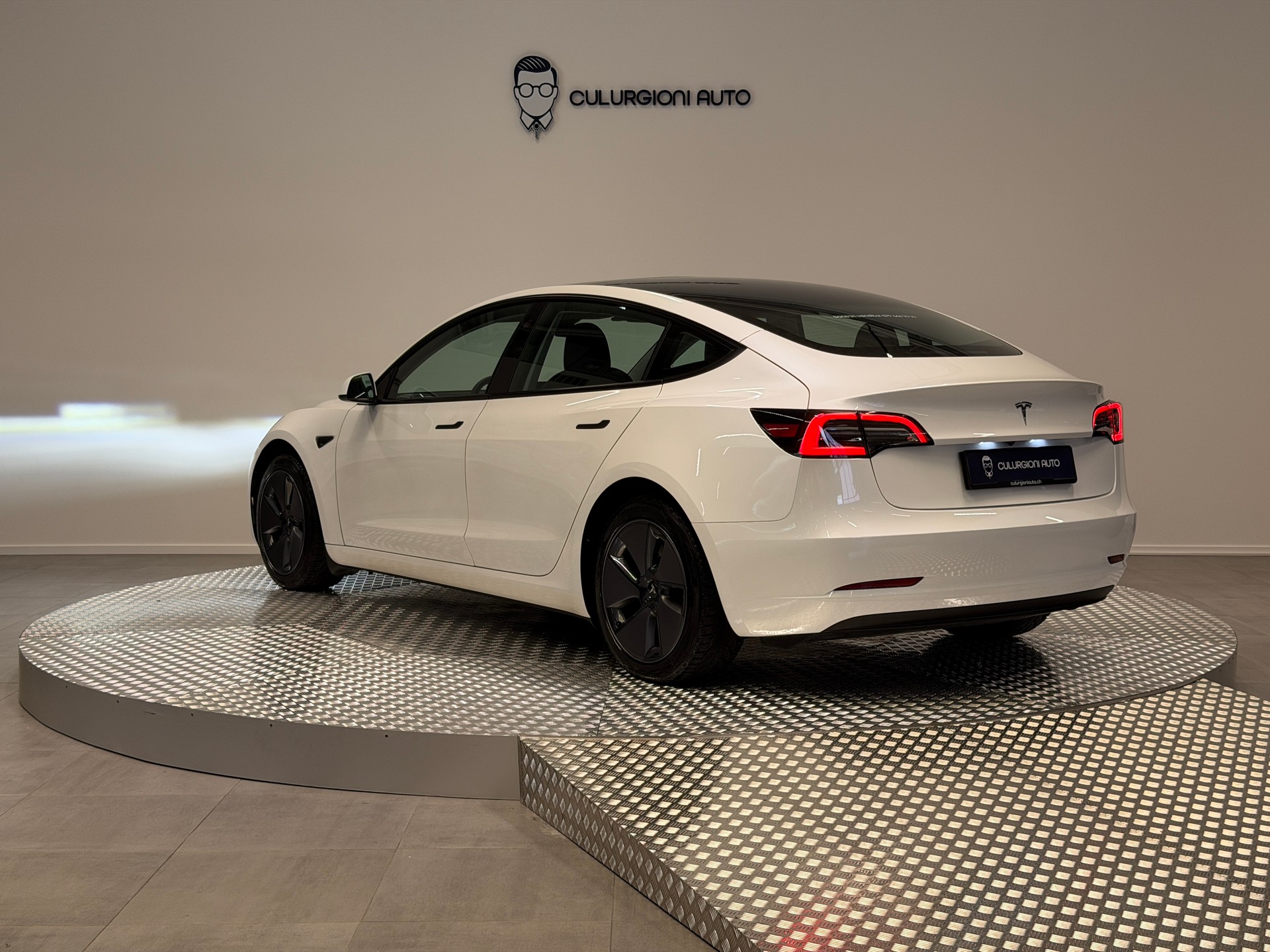 TESLA Model 3-image-6