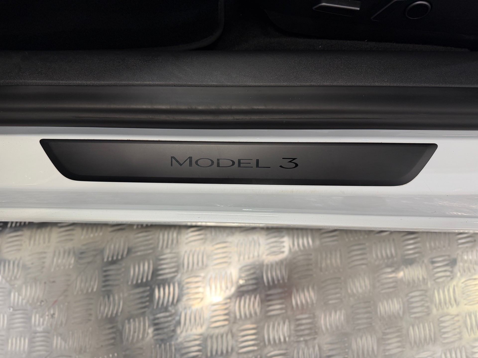 TESLA Model 3-image-17