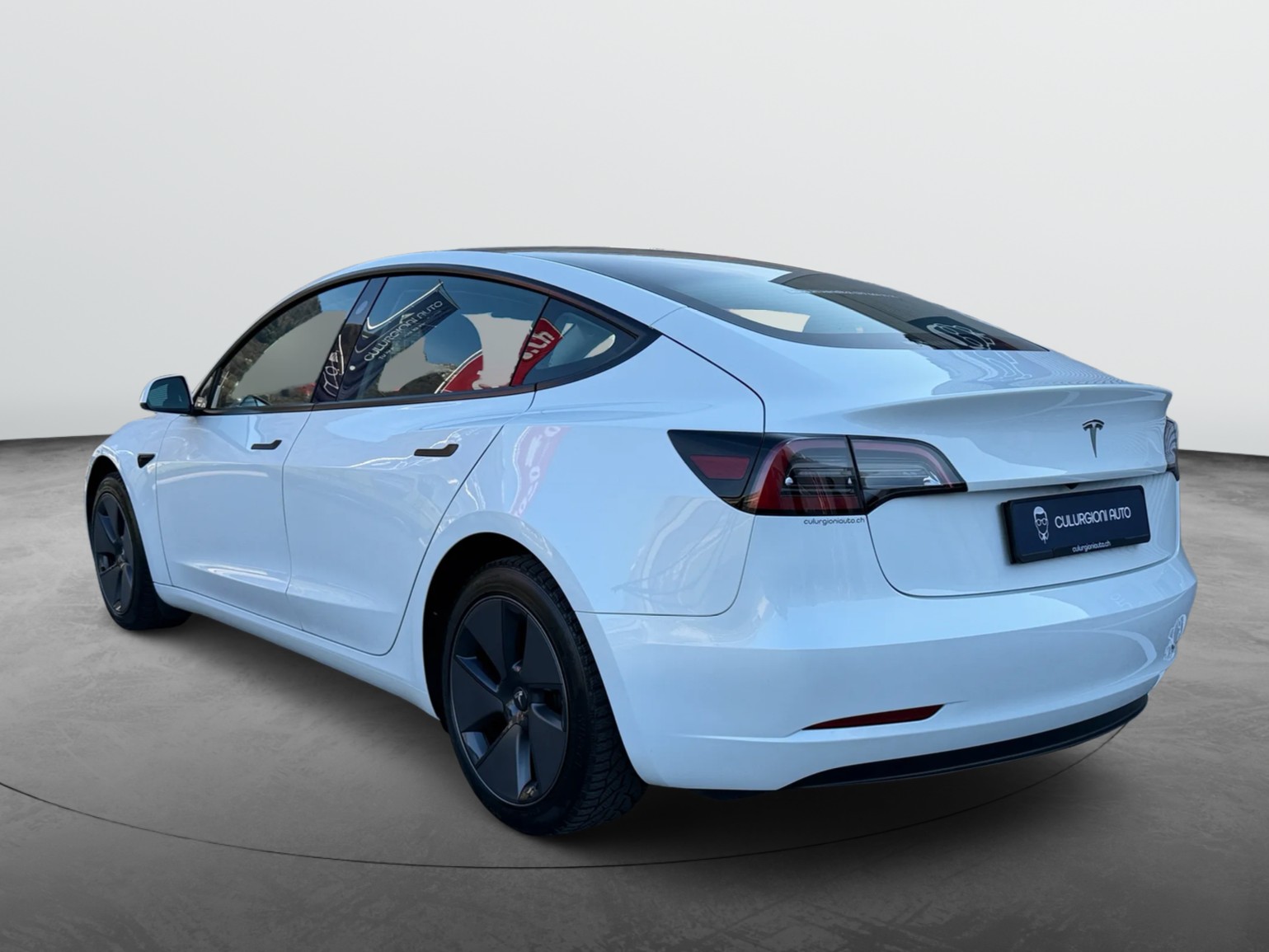 TESLA Model 3-image-6