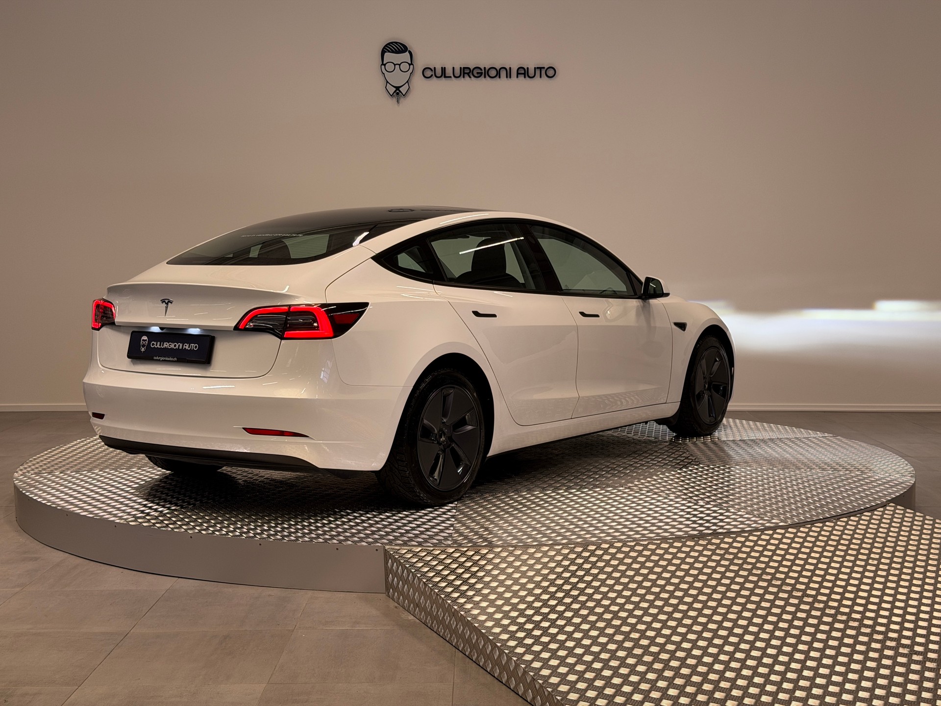TESLA Model 3-image-4
