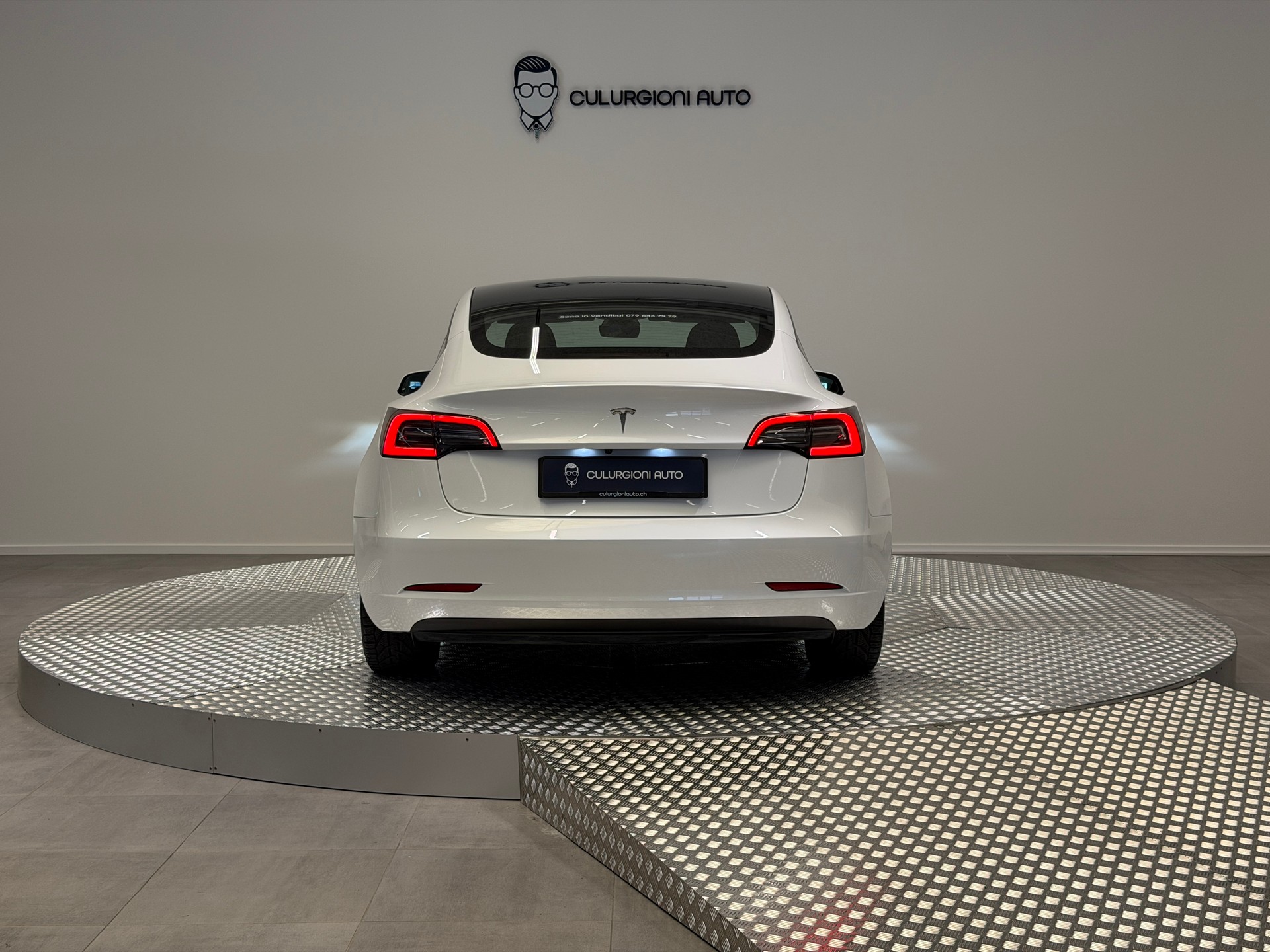 TESLA Model 3-image-5