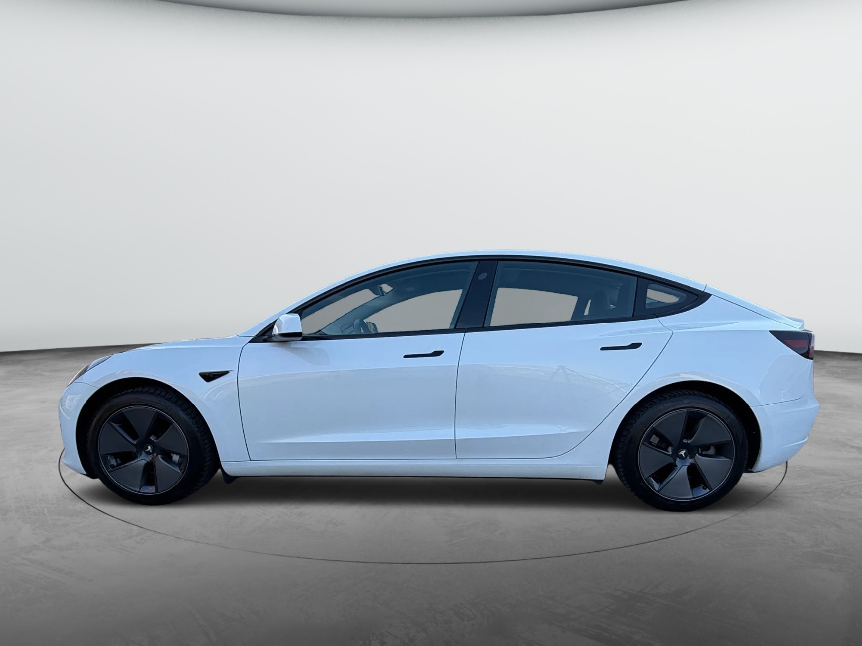 TESLA Model 3-image-7