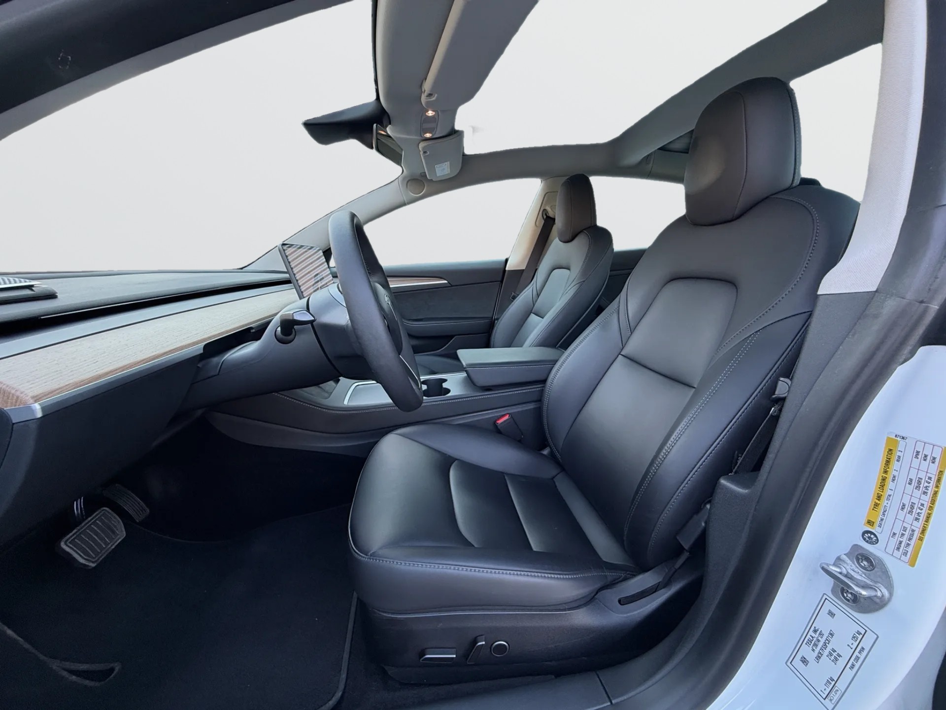 TESLA Model 3-image-9