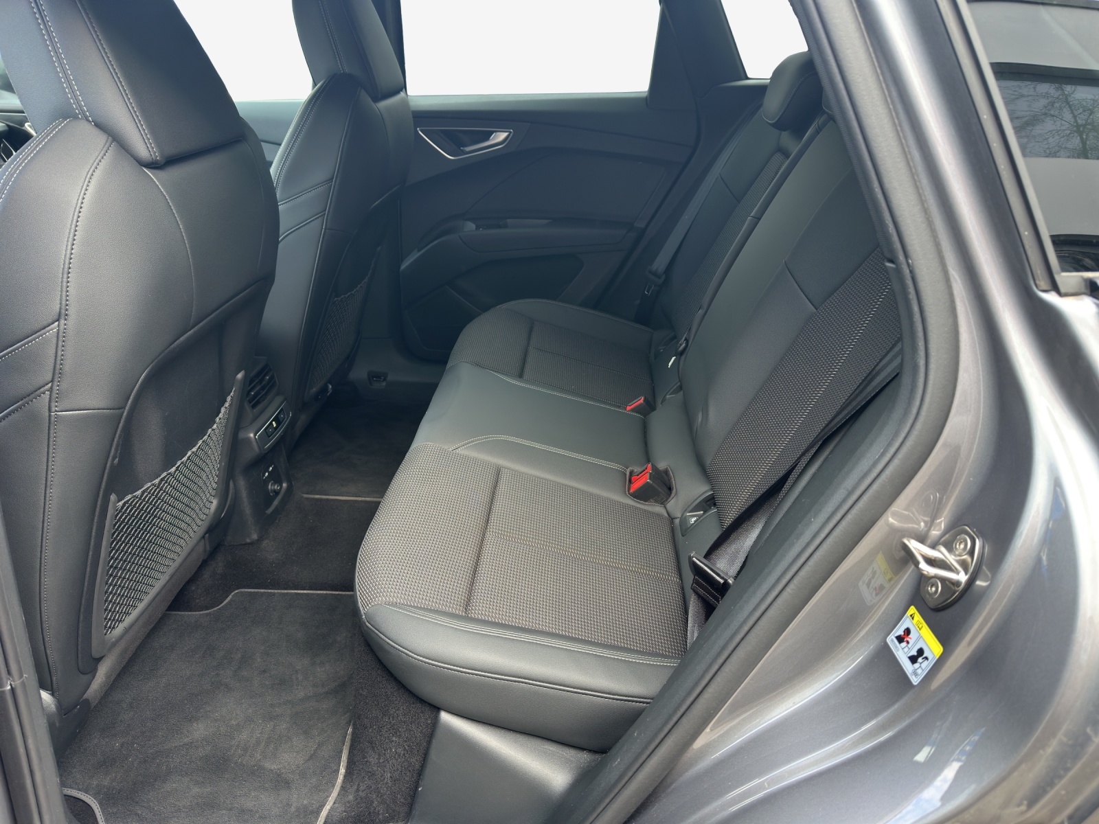 AUDI Q4 e-tron 45 Attraction quattro-image-12