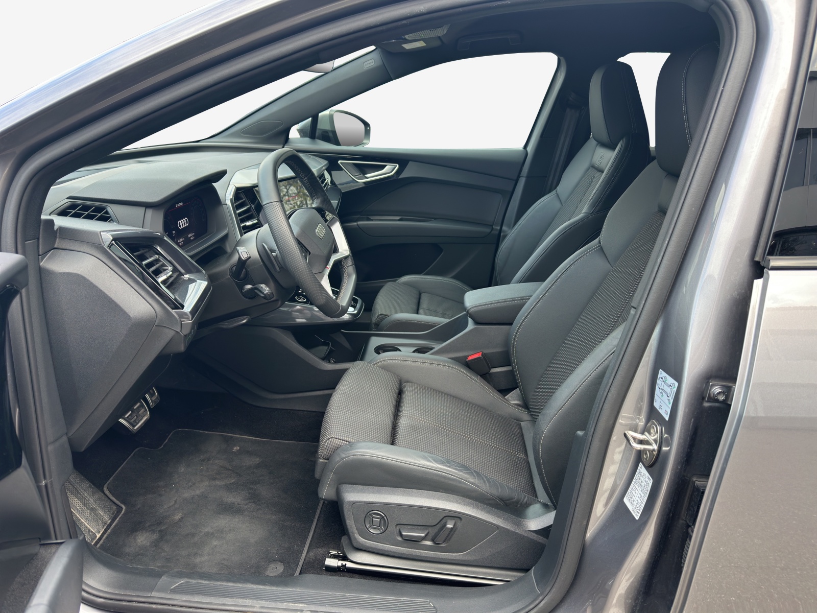 AUDI Q4 e-tron 45 Attraction quattro-image-8