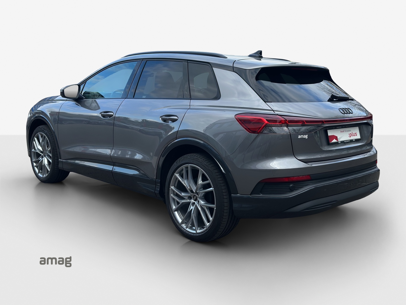 AUDI Q4 e-tron 45 Attraction quattro-image-2