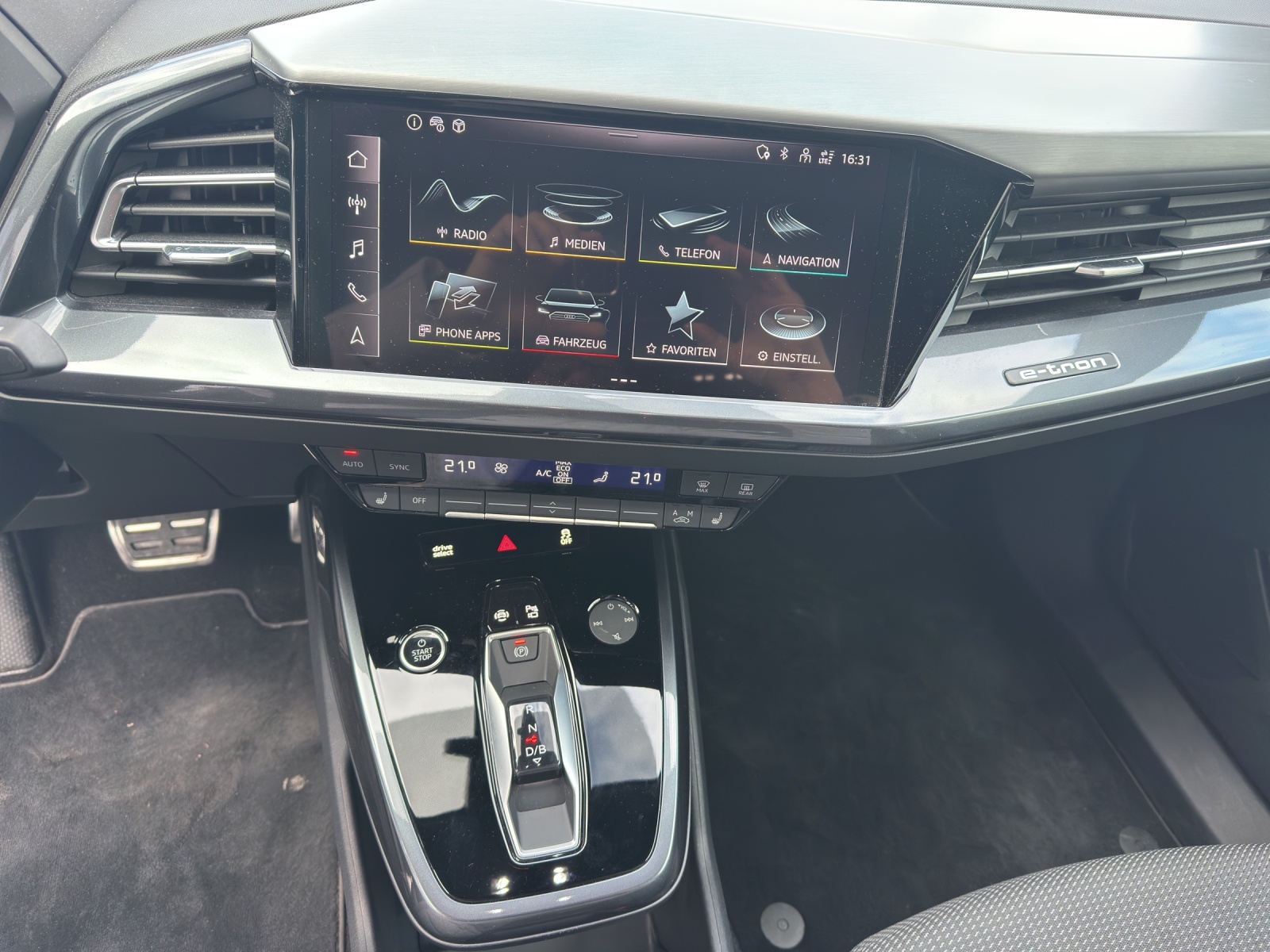 AUDI Q4 e-tron 45 Attraction quattro-image-11