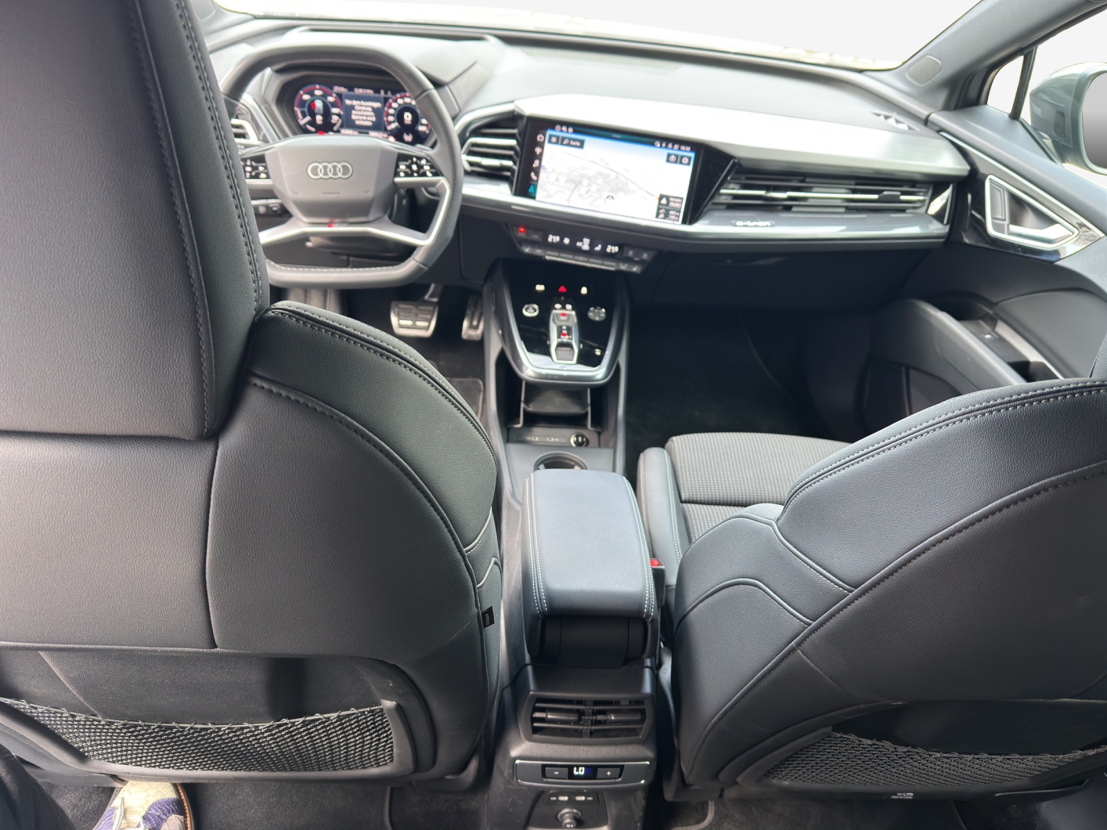 AUDI Q4 e-tron 45 Attraction quattro-image-9