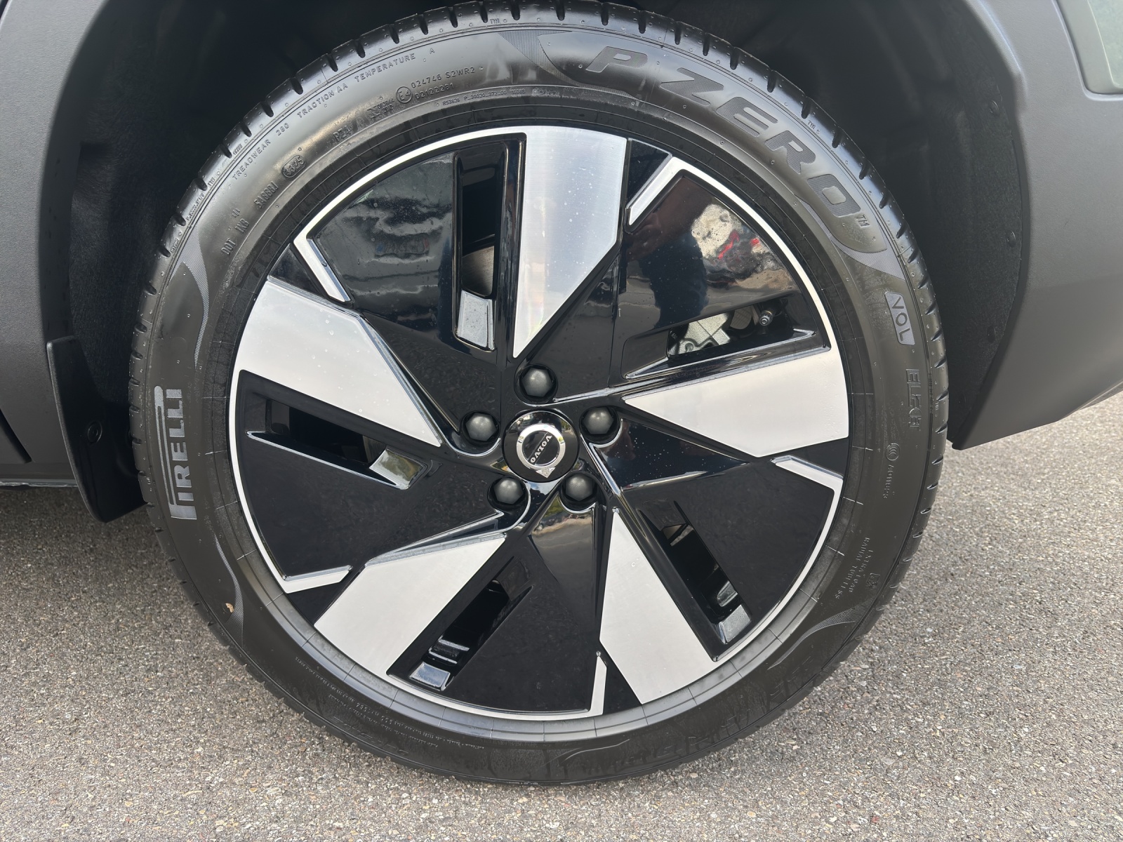 VOLVO EX40 Core Single Motor RWD-image-15