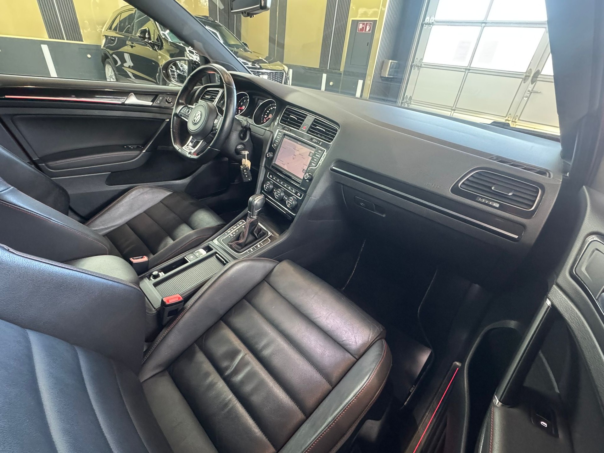 VW Golf 2.0 TSI GTI Performance DSG-image-10