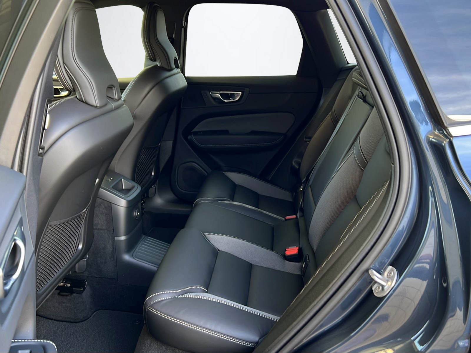 VOLVO XC60 2.0 T6 TE Ultimate Bright eAWD-image-10