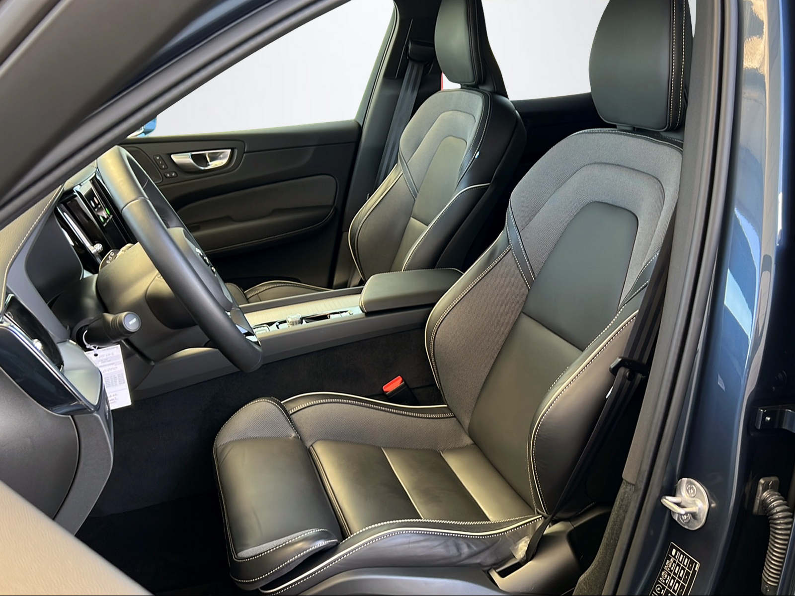 VOLVO XC60 2.0 T6 TE Ultimate Bright eAWD-image-14