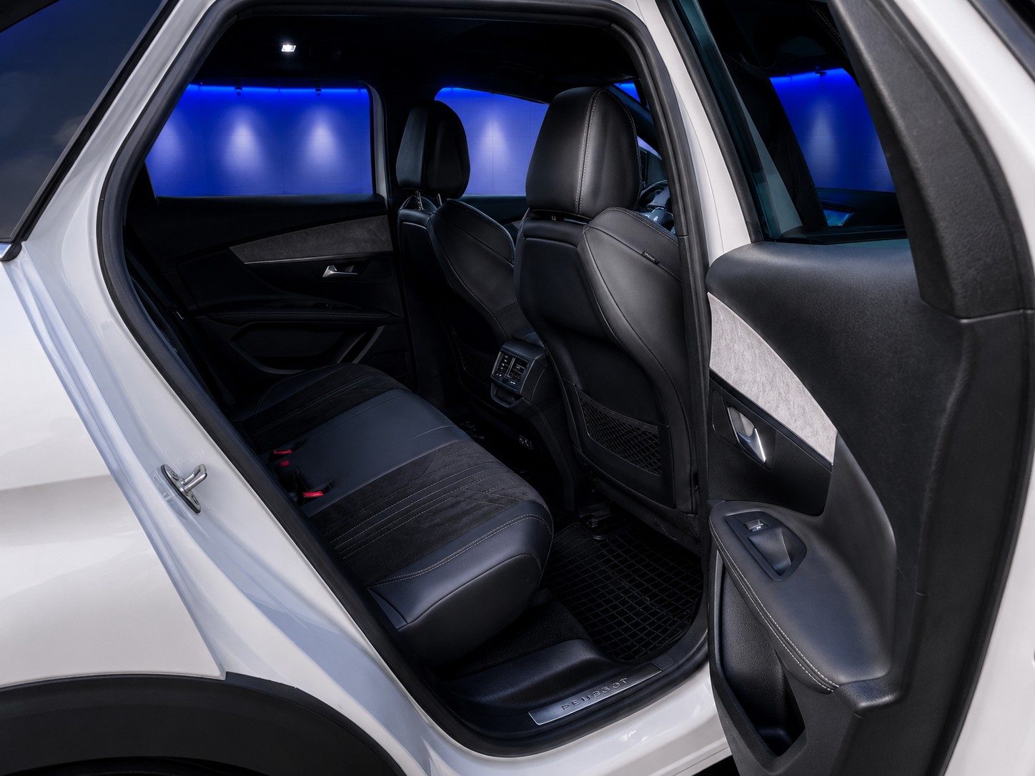 PEUGEOT 3008 1.5 BlueHDi GT EAT8-image-10