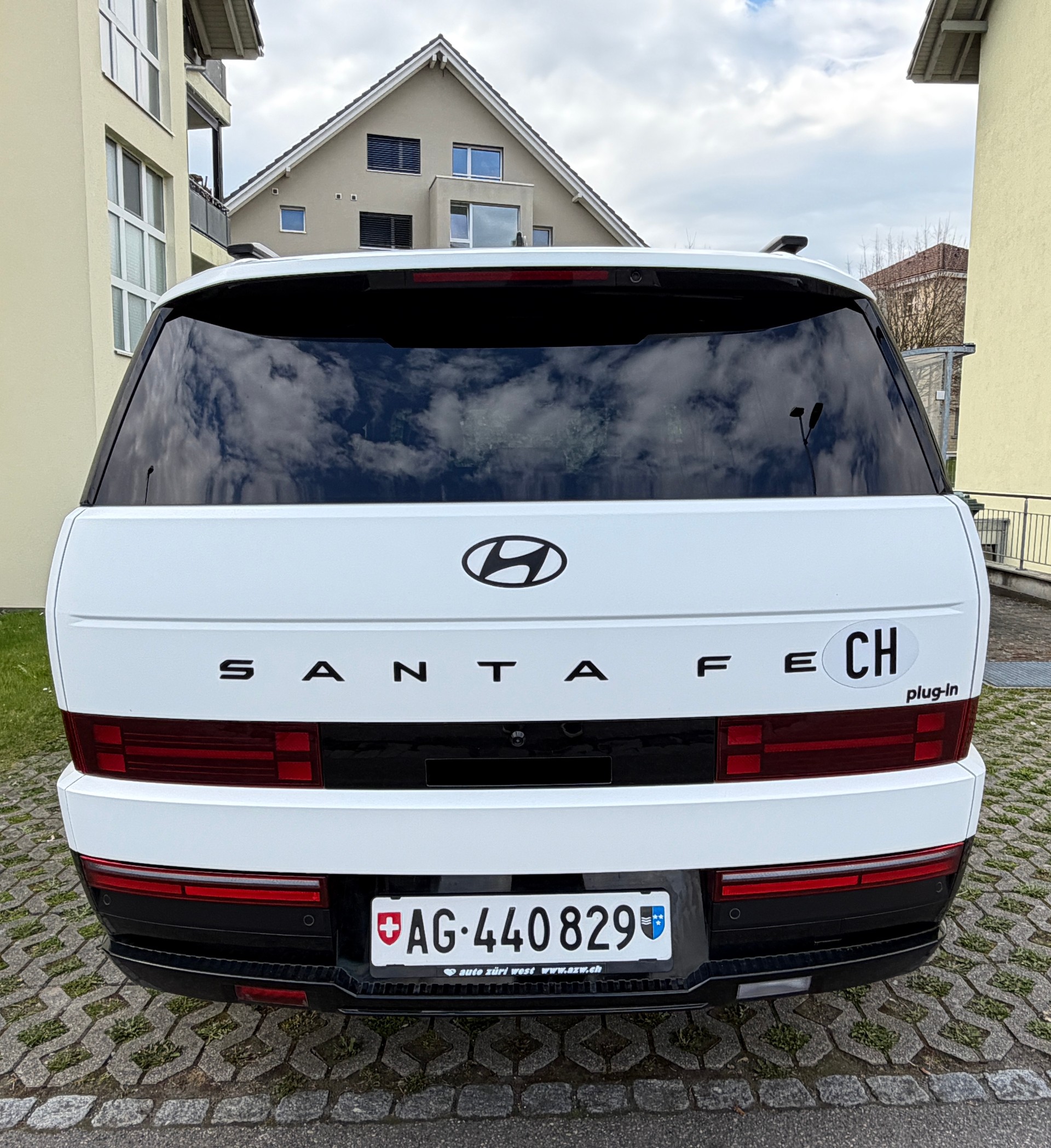 HYUNDAI Santa Fe 1.6 T-GDi PHEV Calligraphy 4WD Automatic-image-3
