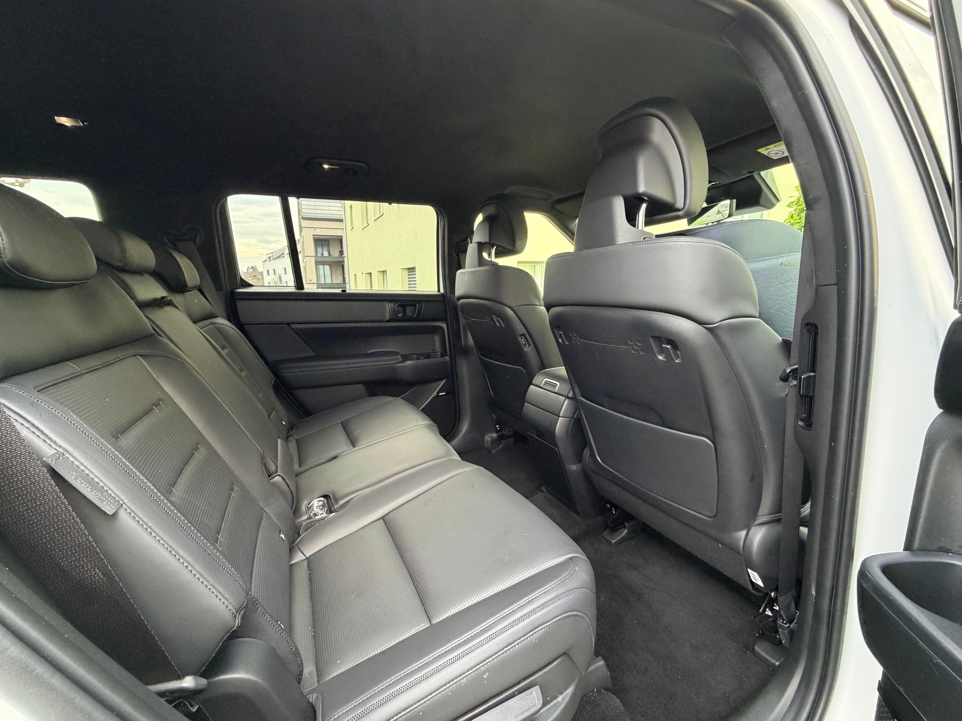 HYUNDAI Santa Fe 1.6 T-GDi PHEV Calligraphy 4WD Automatic-image-13