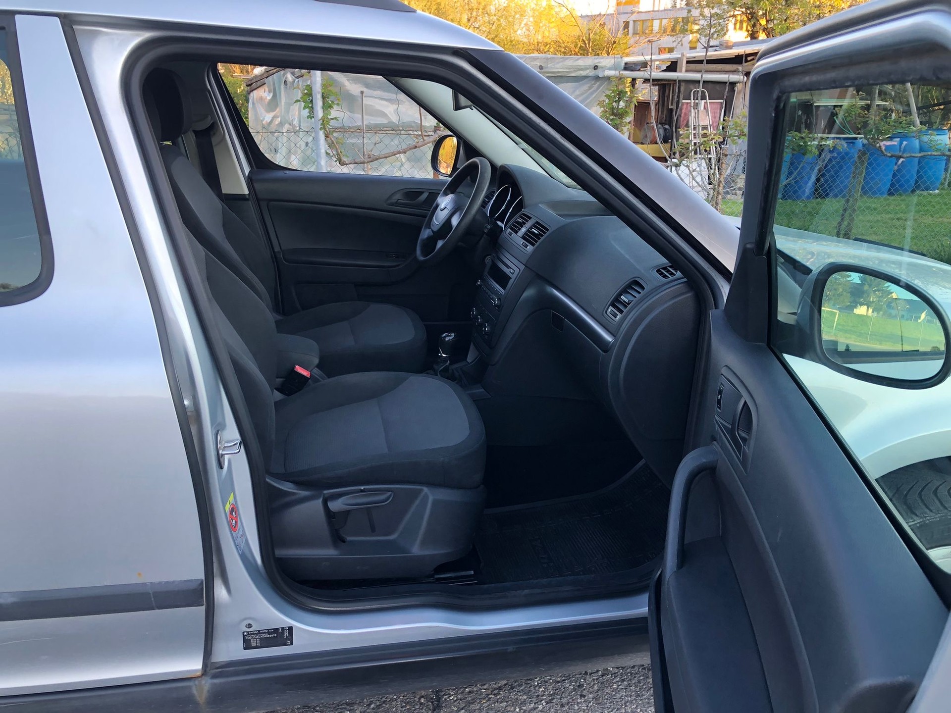 SKODA Yeti 2.0 TDI Active 4x4-image-13