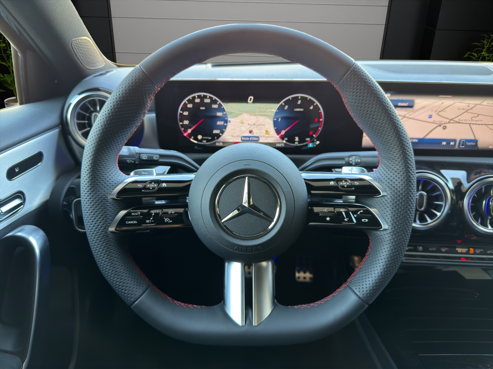 MERCEDES-BENZ A 180 d 8G-DCT-image-9