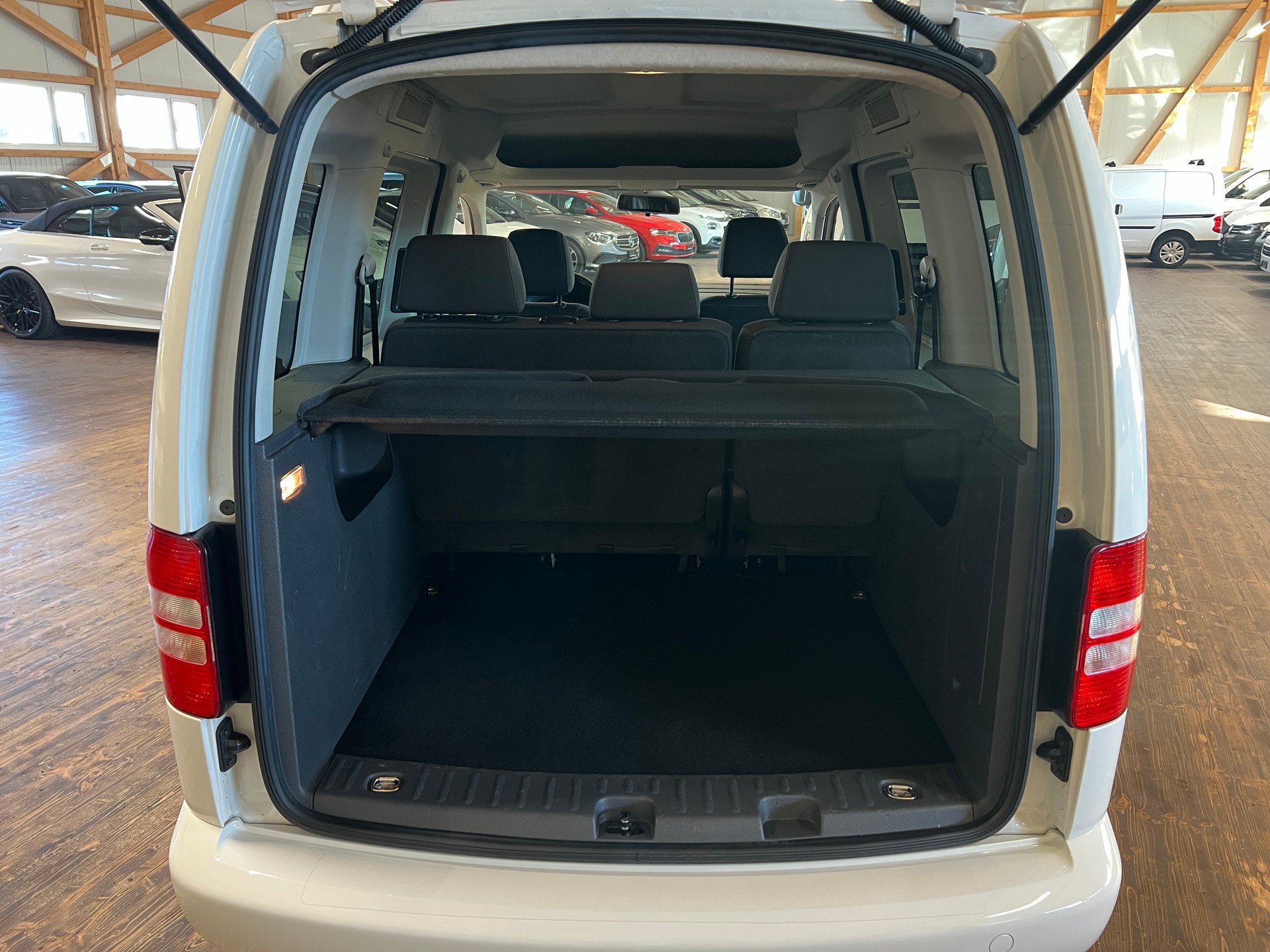 VW Caddy 1.6 TDI Blue Motion Technology Trendline DSG-image-14