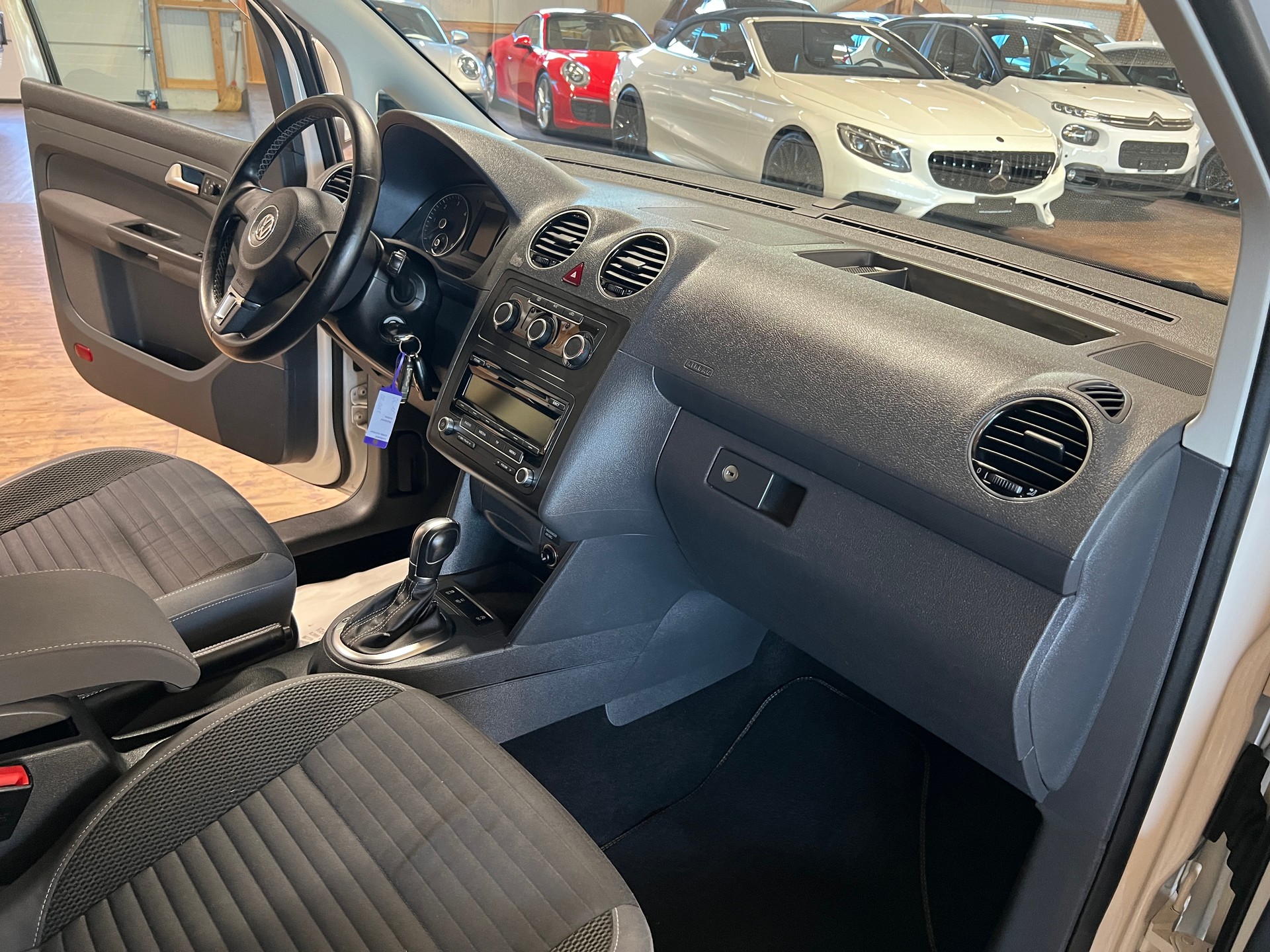 VW Caddy 1.6 TDI Blue Motion Technology Trendline DSG-image-11